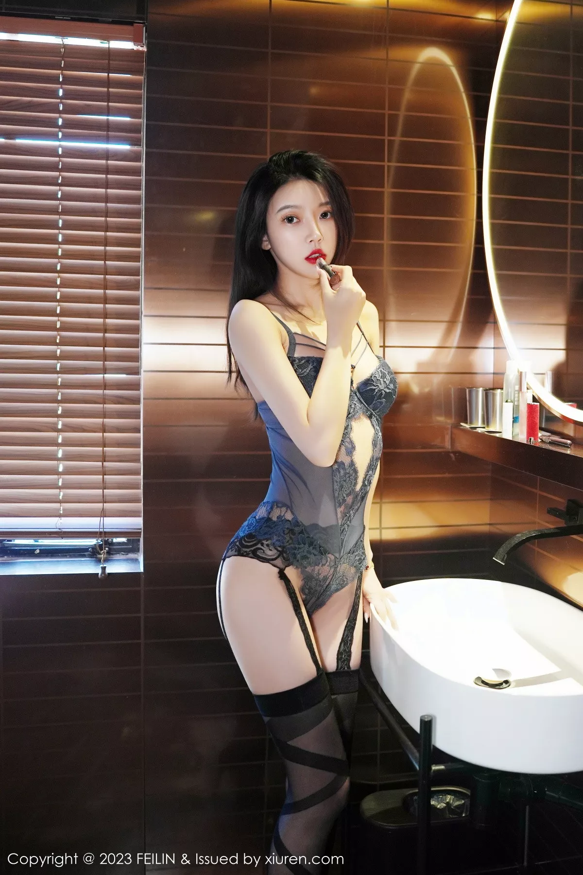 秀人集.com_[FeiLin嗲囡囡]VOL.461_女神冯木木LRIS酒店场景灰色蕾丝情趣内衣配黑丝吊袜诱惑写真90P