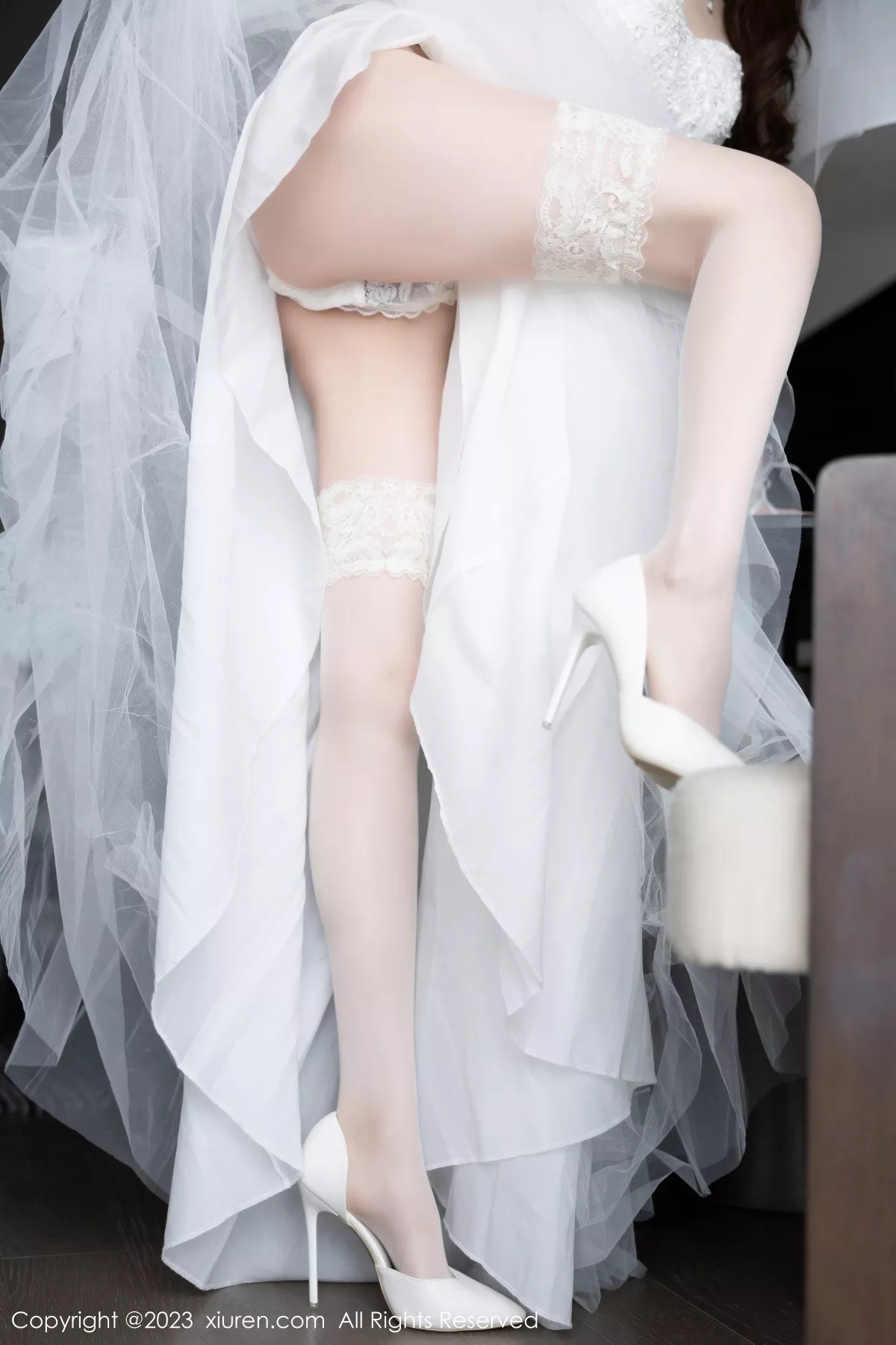 秀人集.com_[XiuRen秀人网]No.6120_模特梦心玥性感白色婚纱服饰配白丝袜秀高挑身姿迷人诱惑写真87P