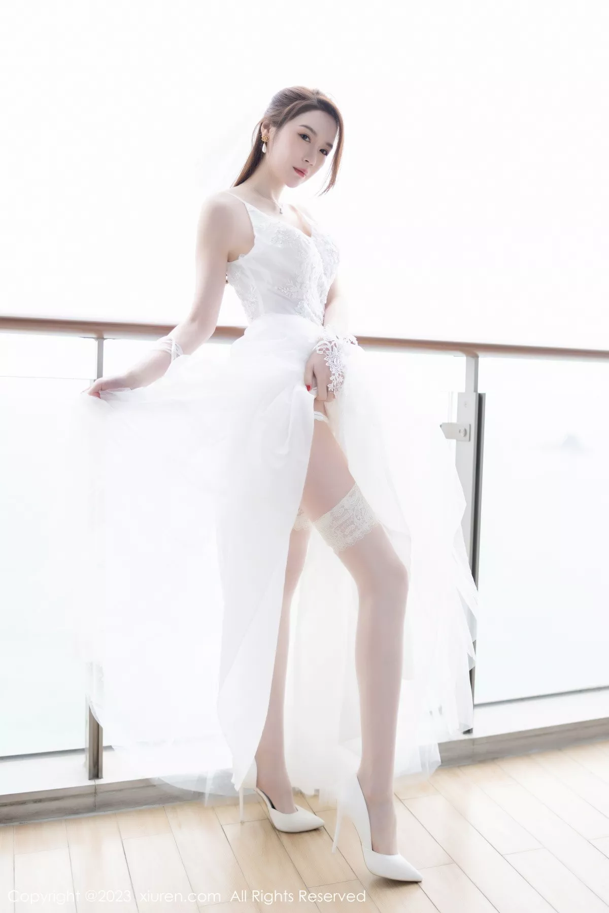 秀人集.com_[XiuRen秀人网]No.6120_模特梦心玥性感白色婚纱服饰配白丝袜秀高挑身姿迷人诱惑写真87P