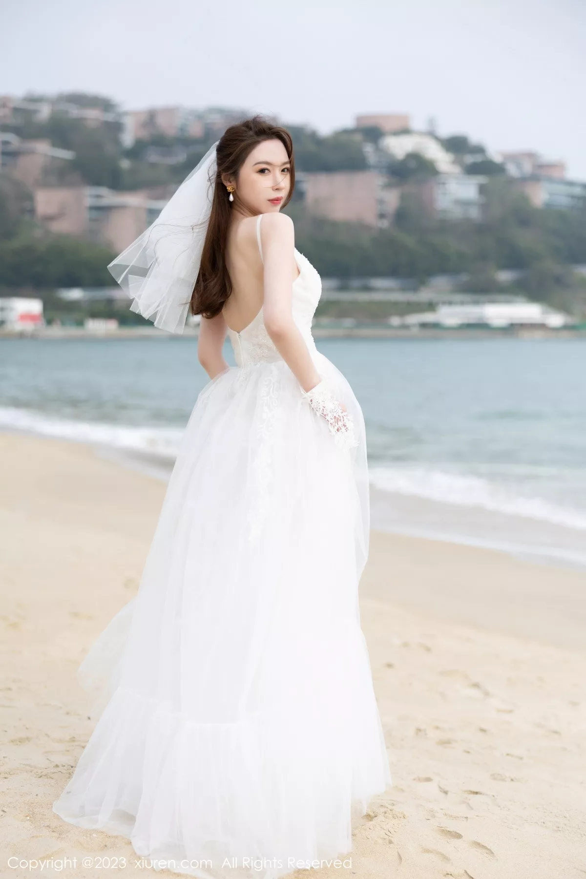 秀人集.com_[XiuRen秀人网]No.6120_模特梦心玥性感白色婚纱服饰配白丝袜秀高挑身姿迷人诱惑写真87P