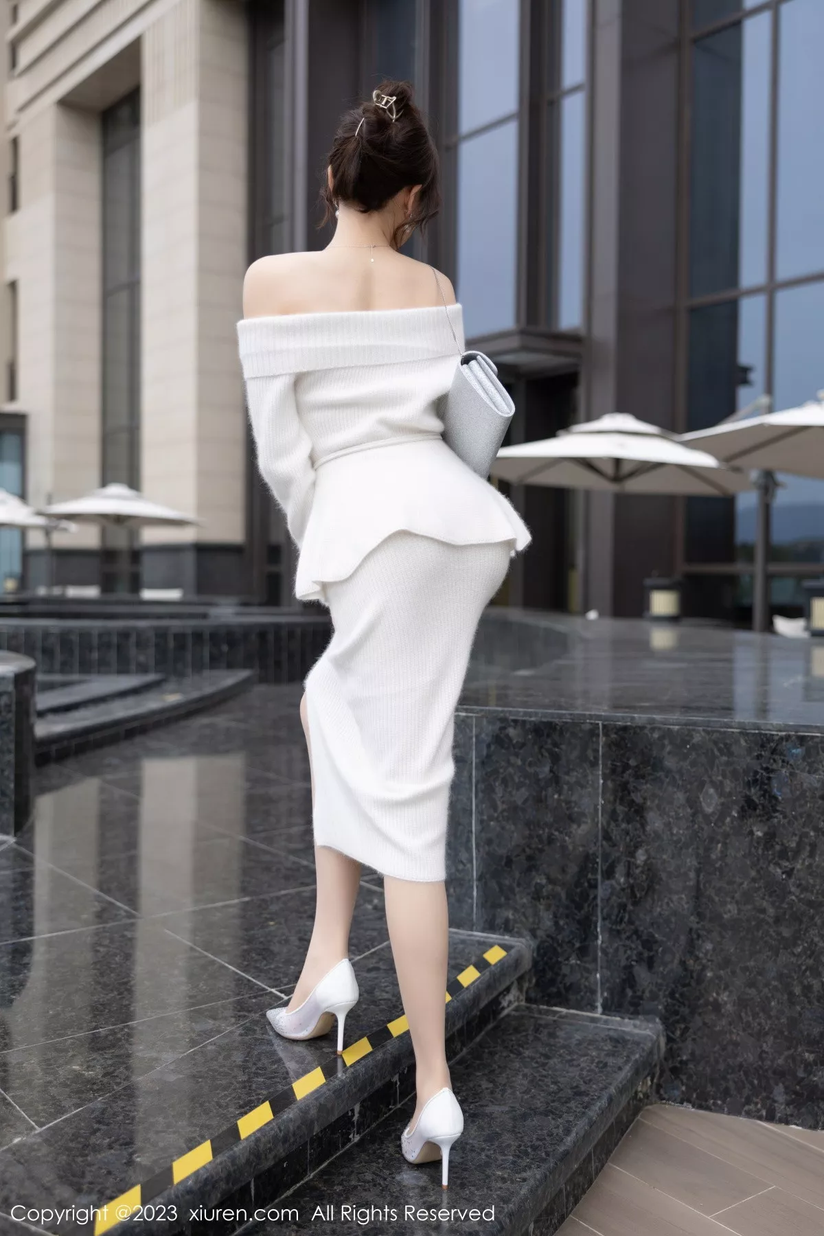 秀人集.com_[XiuRen秀人网]No.6132_女神徐莉芝Booty脱露肩连衣长裙露性感白色蕾丝内衣诱惑写真83P