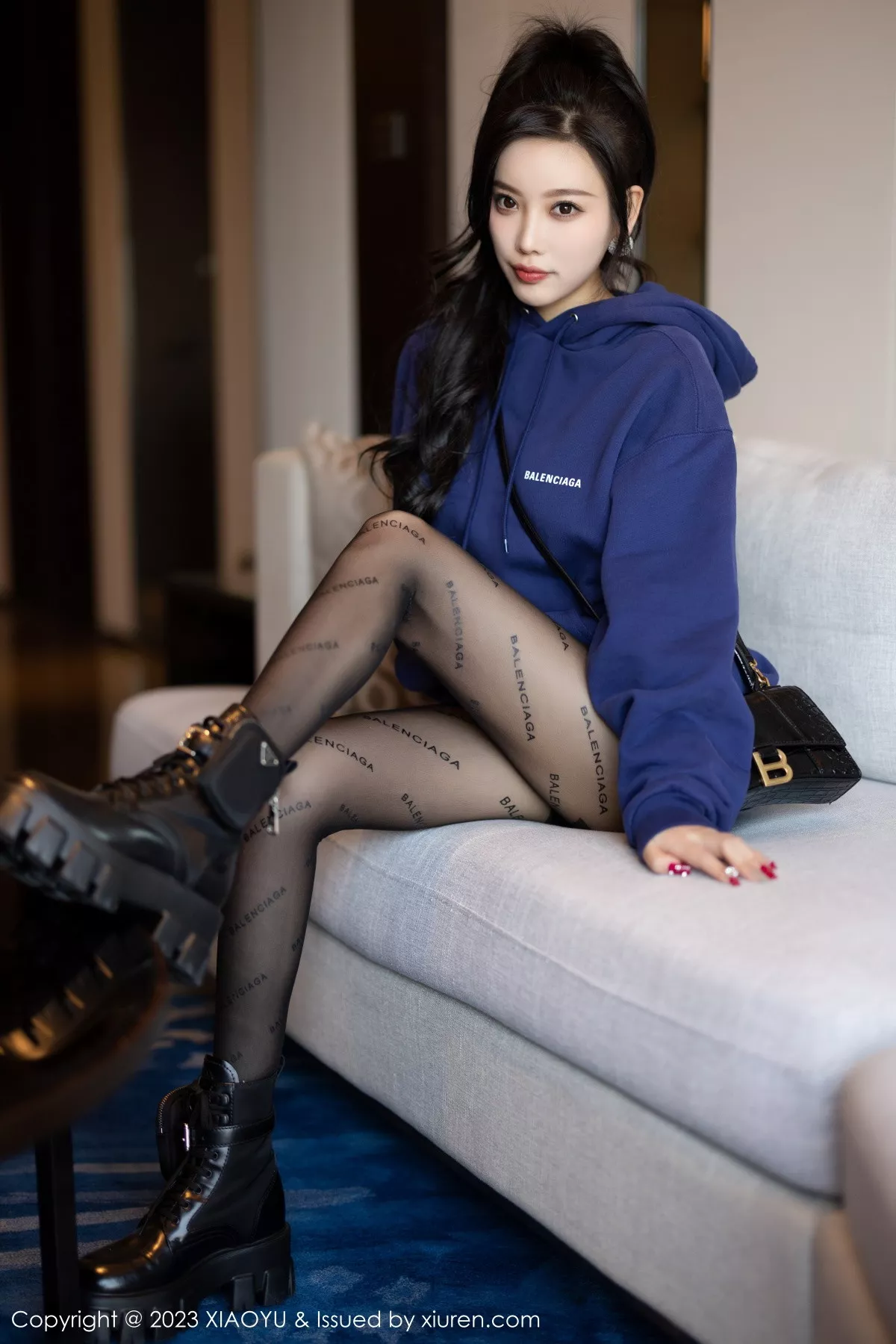 秀人集.com_[XiaoYu画语界]Vol.946_女神杨晨晨Yome脱外套露蕾丝内衣超薄黑丝秀完美身材诱惑写真82P