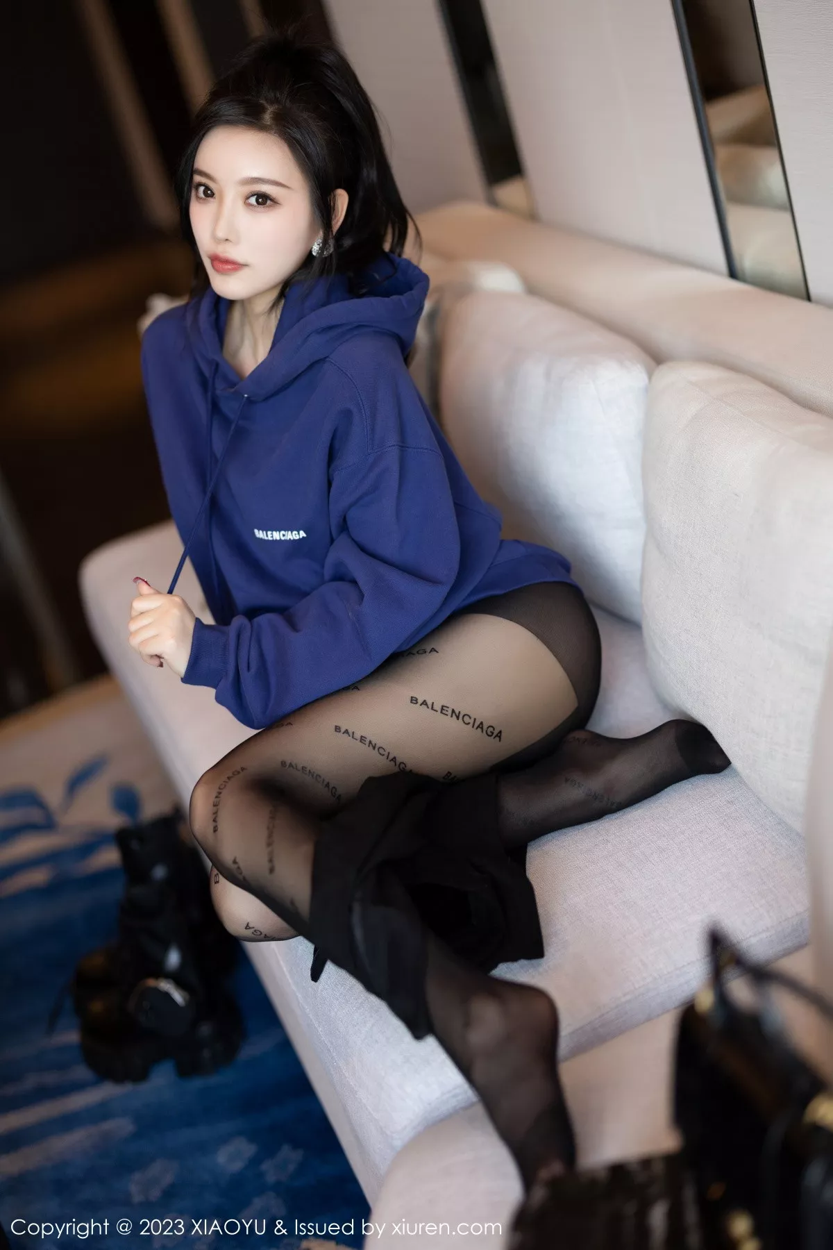 秀人集.com_[XiaoYu画语界]Vol.946_女神杨晨晨Yome脱外套露蕾丝内衣超薄黑丝秀完美身材诱惑写真82P