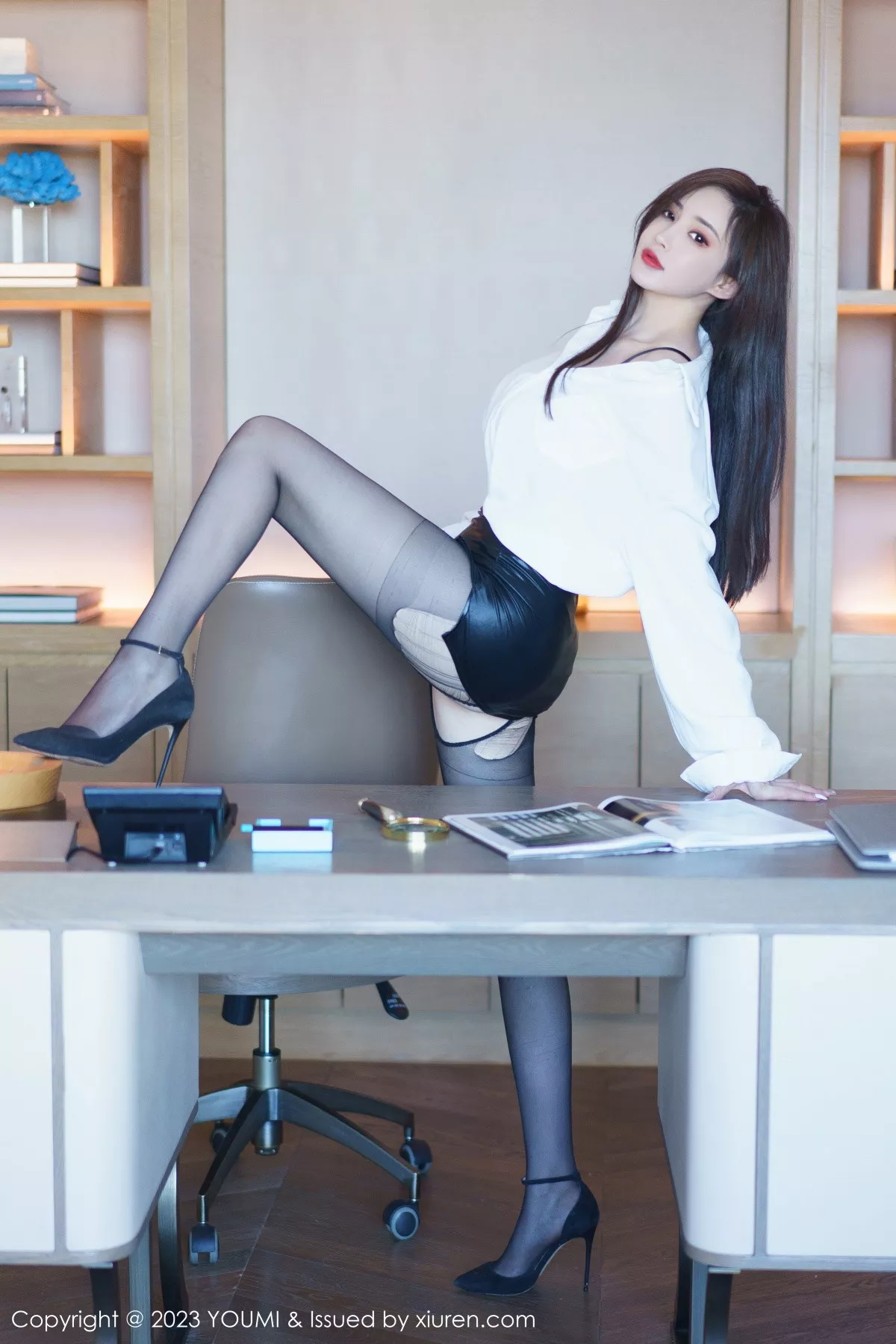 秀人集.com_[YouMi尤蜜荟]Vol.890_女神Carol周妍希白色上衣配黑短裙露性感内衣破烂黑丝诱惑写真97P