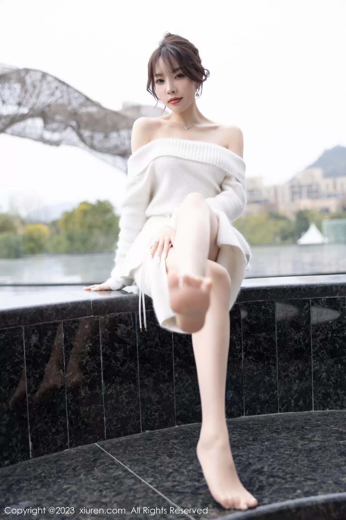 秀人集.com_[XiuRen秀人网]No.6132_女神徐莉芝Booty脱露肩连衣长裙露性感白色蕾丝内衣诱惑写真83P