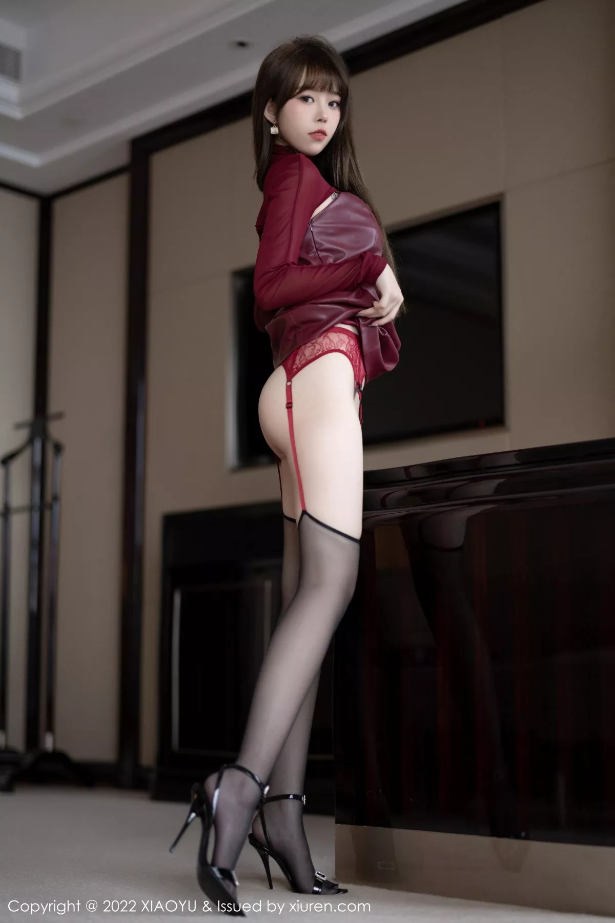 秀人集.com_[XiaoYu画语界]Vol.931_模特奶瓶性感红色皮质连衣短裙配黑丝吊袜秀曼妙身姿迷人写真84P