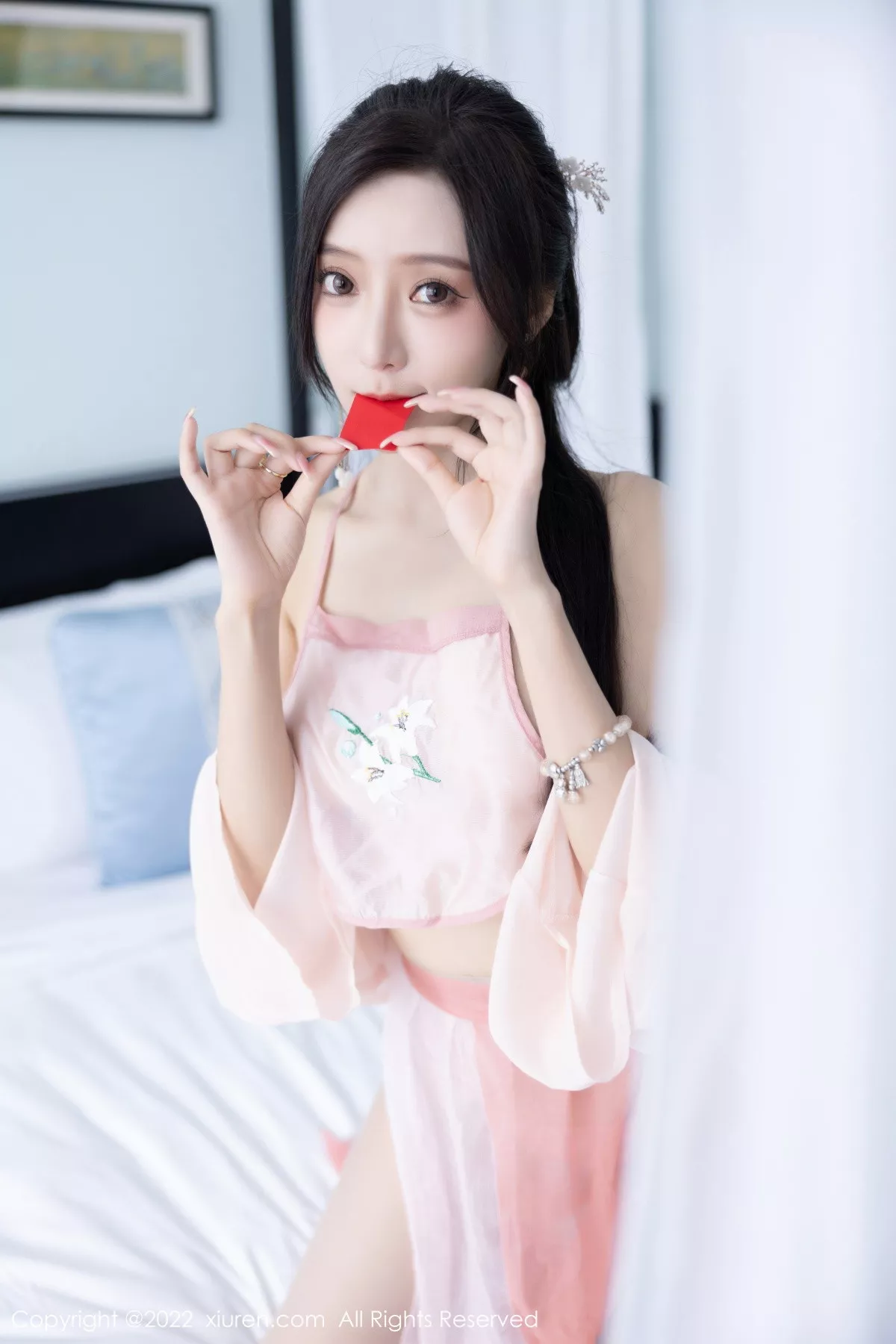 秀人集.com_[XiuRen秀人网]No.6040_女神王馨瑶yanni私房粉色肚兜配超薄肉丝秀惹火身材诱惑写真81P