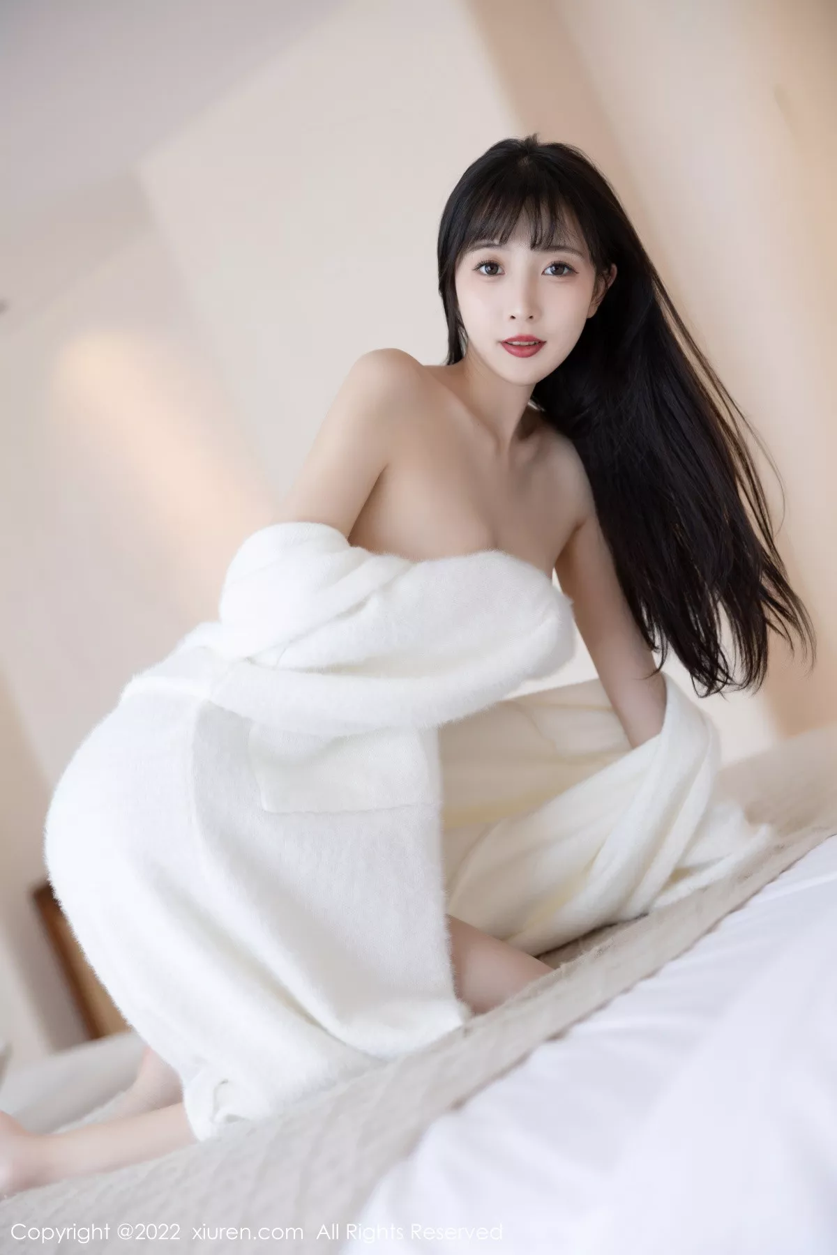 秀人集.com_[XiuRen秀人网]No.6052_模特林星阑脱白色长外套露淡红色吊带长裙配原色丝袜迷人写真82P