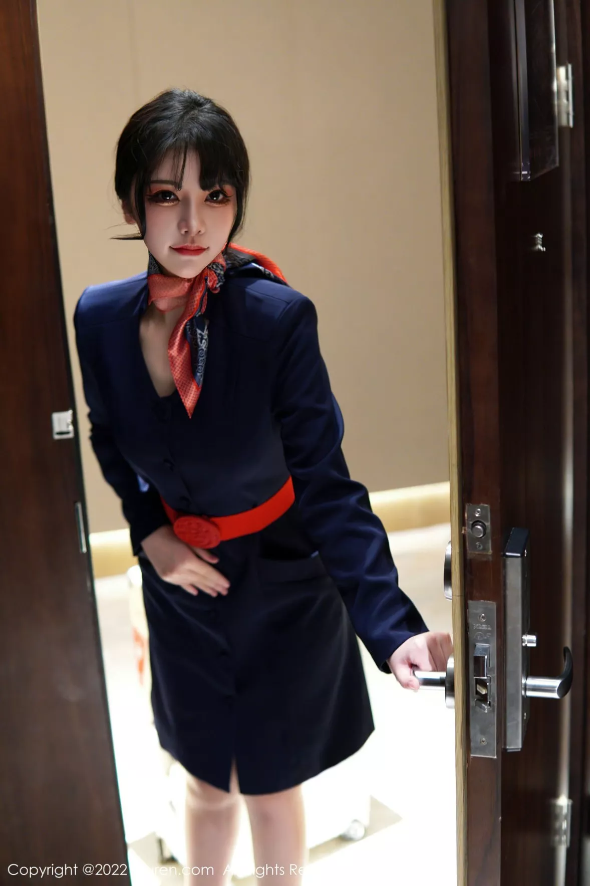 秀人集.com_[XiuRen秀人网]No.6048_模特桃桃子_脱深蓝空姐制服露红色蕾丝内衣秀曼妙身姿诱惑写真82P