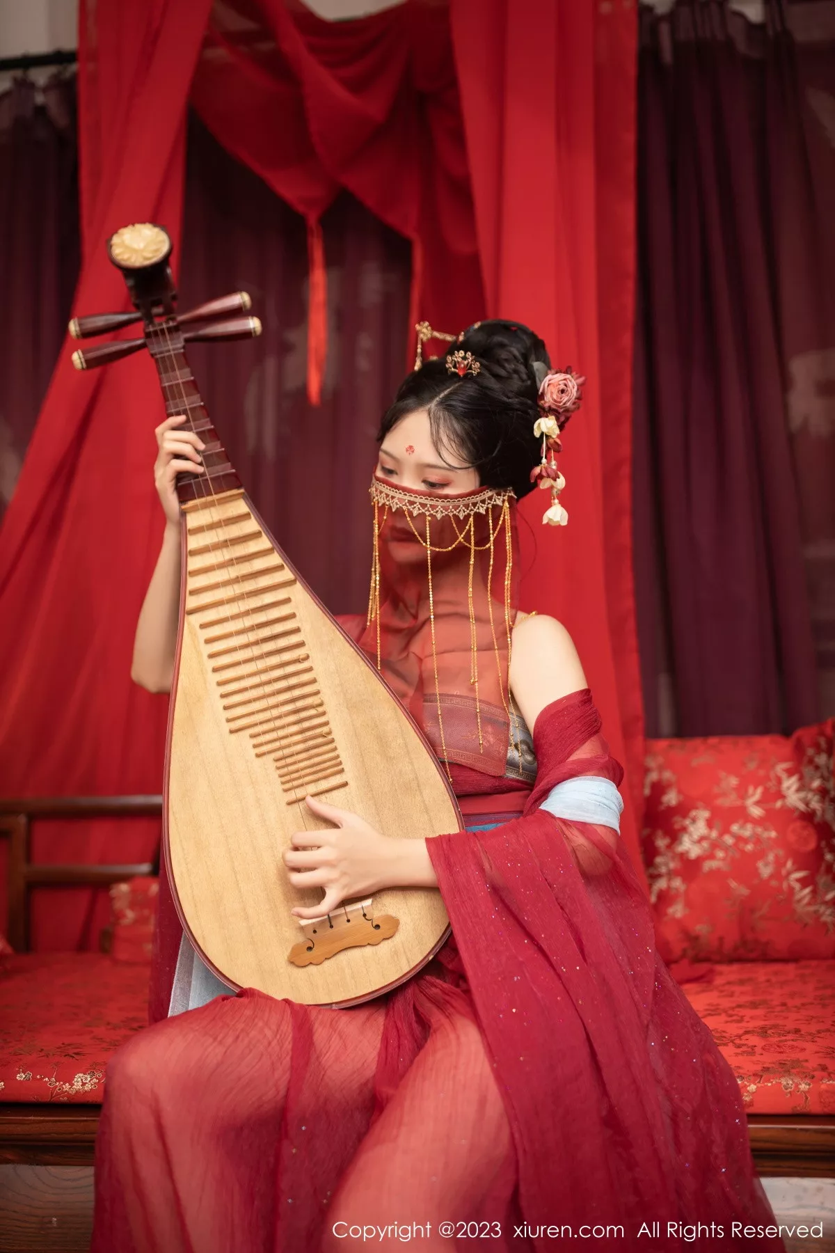 秀人集.com_[XiuRen秀人网]No.6154_模特利世歌姬角色扮演性感红色古装服低胸秀完美身材诱惑写真71P