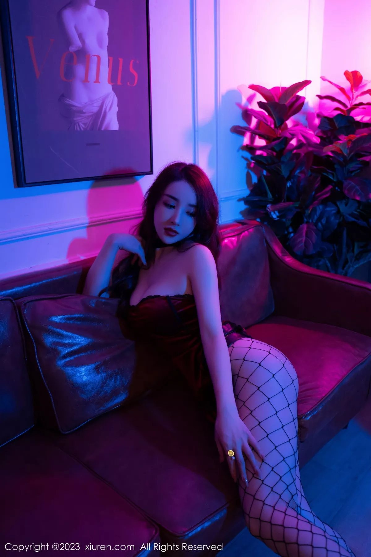 秀人集.com_[XiuRen秀人网]No.6192_新人雨儿1494性感红色吊带短裙配网格丝袜秀苗条身姿迷人写真60P