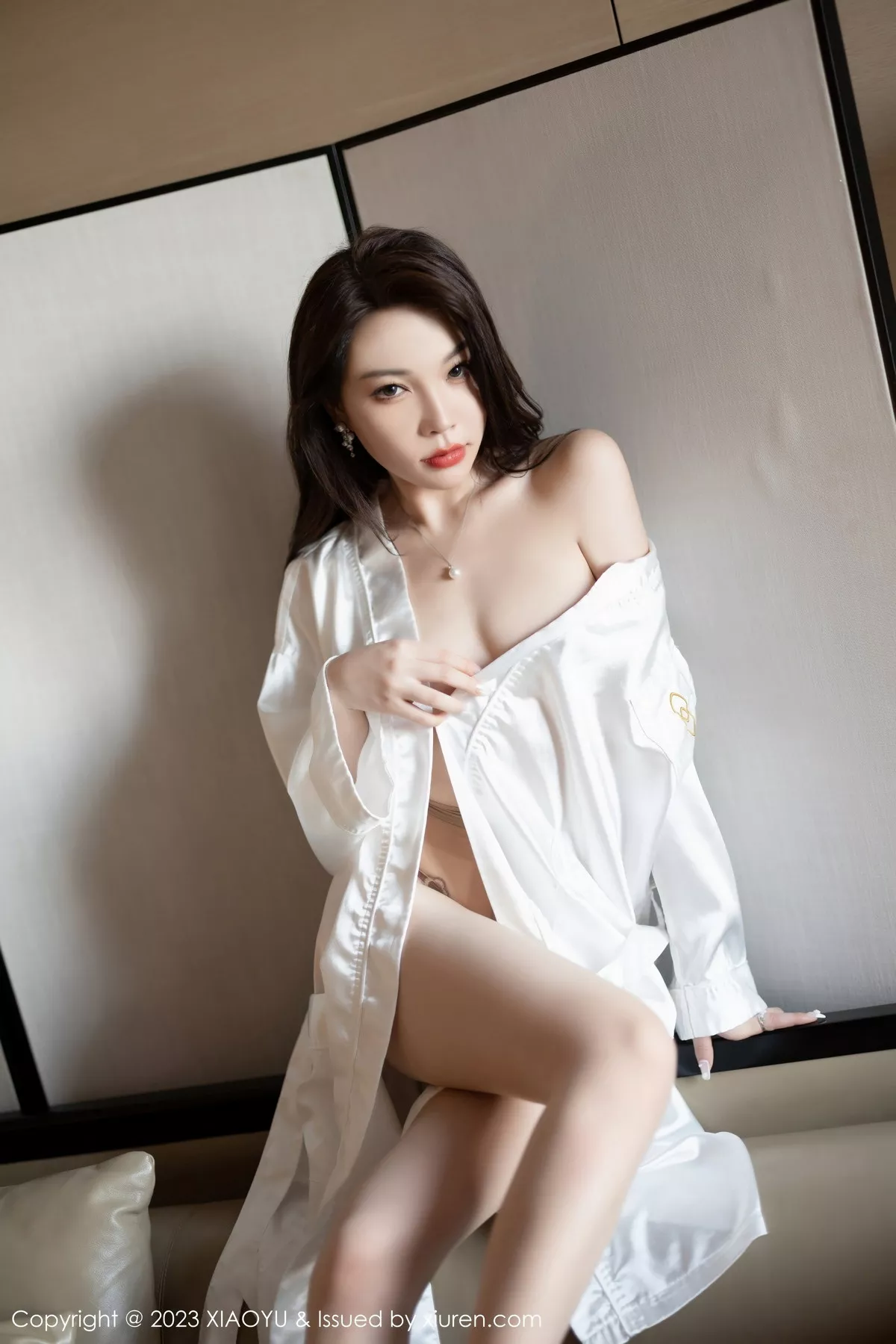 秀人集.com_[XiaoYu画语界]Vol.957_女神徐莉芝Booty白色露肩连衣裙配超薄肉丝秀娇美身段诱惑写真94P