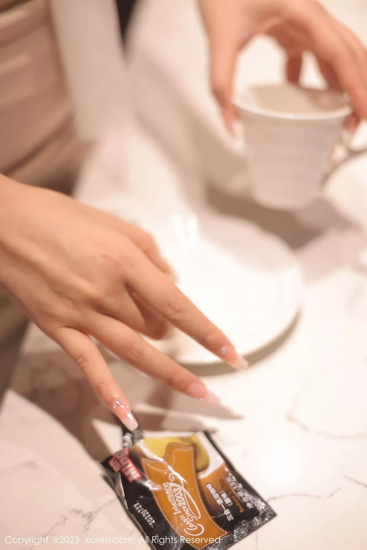 秀人集.com_[XiuRen秀人网]No.6207_模特江真真白色Ol职业装露淡蓝色蕾丝内衣秀丰腴身姿迷人写真110P