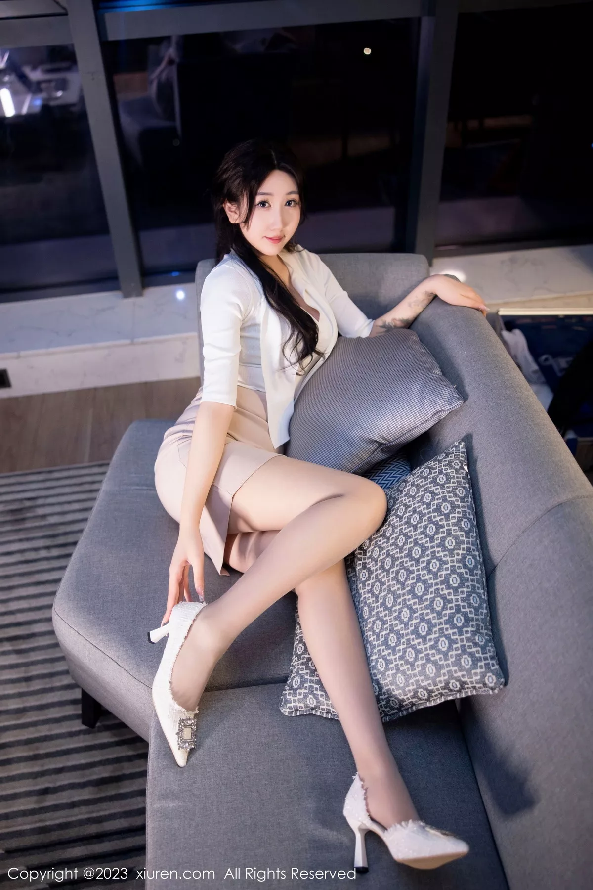 秀人集.com_[XiuRen秀人网]No.6207_模特江真真白色Ol职业装露淡蓝色蕾丝内衣秀丰腴身姿迷人写真110P