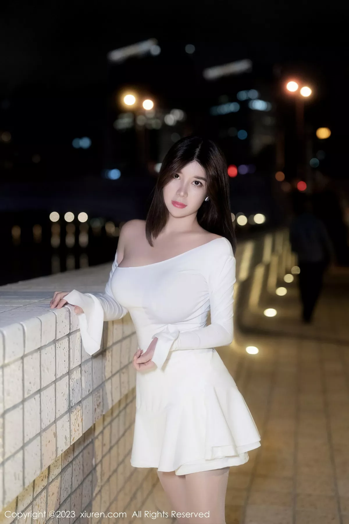 秀人集.com_[XiuRen秀人网]No.6218_模特周jojobaby性感露肩白裙配超薄无内肉丝秀惹火身材诱惑写真60P