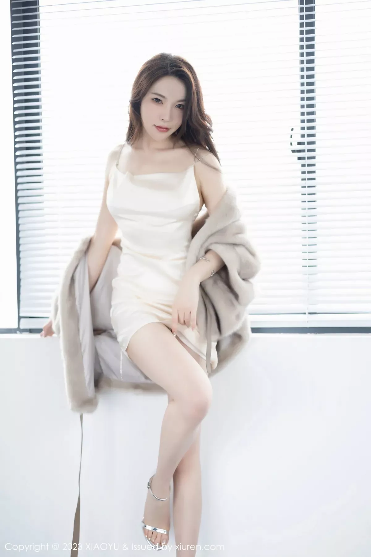 秀人集.com_[XiaoYu画语界]Vol.960_女神徐莉芝Booty性感米色吊带裙配原色丝袜秀娇美身段迷人写真85P