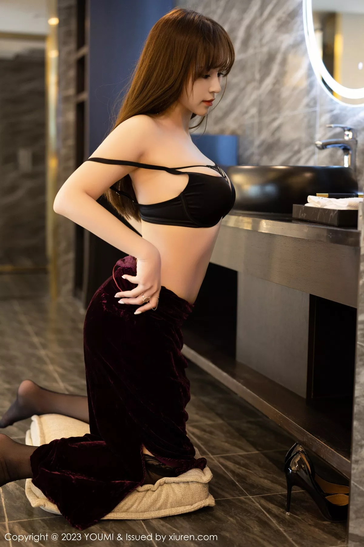 秀人集.com_[YouMi尤蜜荟]Vol.899_模特icy猪性感黑色吊裙配黑丝吊袜秀魔鬼凹凸身材迷人诱惑写真71P