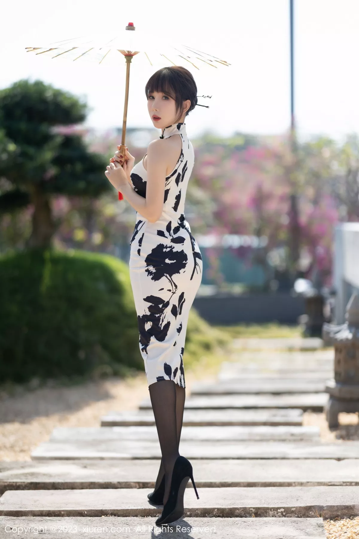秀人集.com_[XiuRen秀人网]No.6241_模特波巧酱脱白色带图案旗袍露性感黑色蕾丝内衣迷人诱惑写真88P