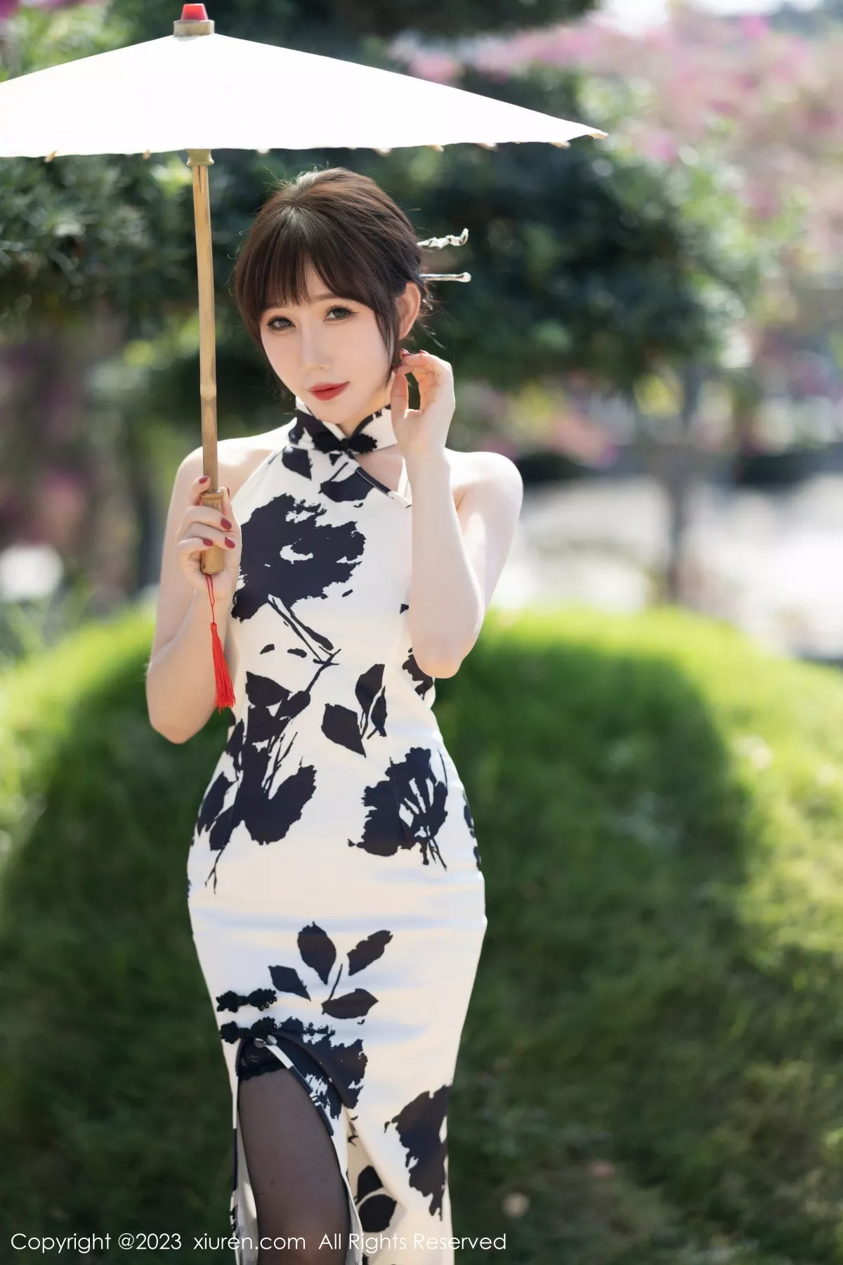 秀人集.com_[XiuRen秀人网]No.6241_模特波巧酱脱白色带图案旗袍露性感黑色蕾丝内衣迷人诱惑写真88P