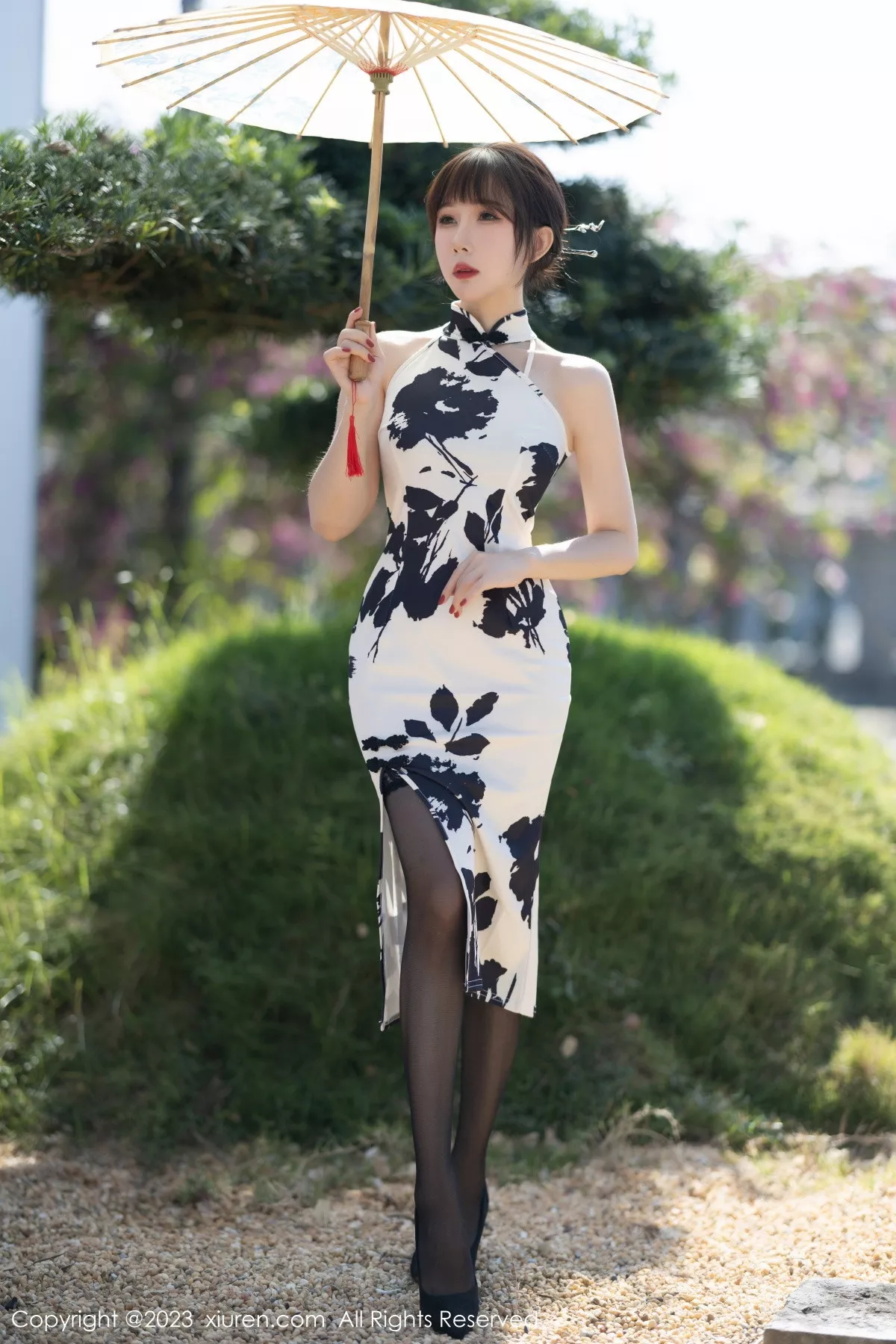 秀人集.com_[XiuRen秀人网]No.6241_模特波巧酱脱白色带图案旗袍露性感黑色蕾丝内衣迷人诱惑写真88P