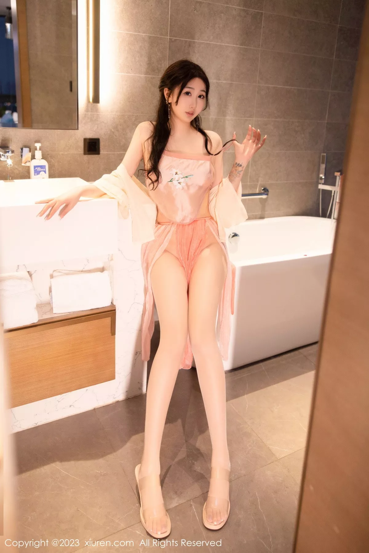 秀人集.com_[XiuRen秀人网]No.6262_模特江真真浴室场景橙色古装服饰秀圆润丰腴身材惹火诱惑写真70P