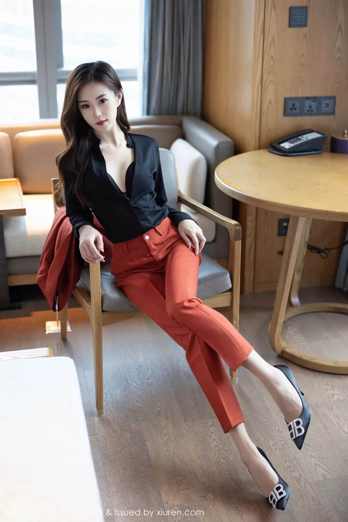 秀人集.com_[IMISS爱蜜社]Vol.717_模特杨紫嫣candy脱职场OL露性感黑色内衣原色丝袜迷人诱惑写真64P