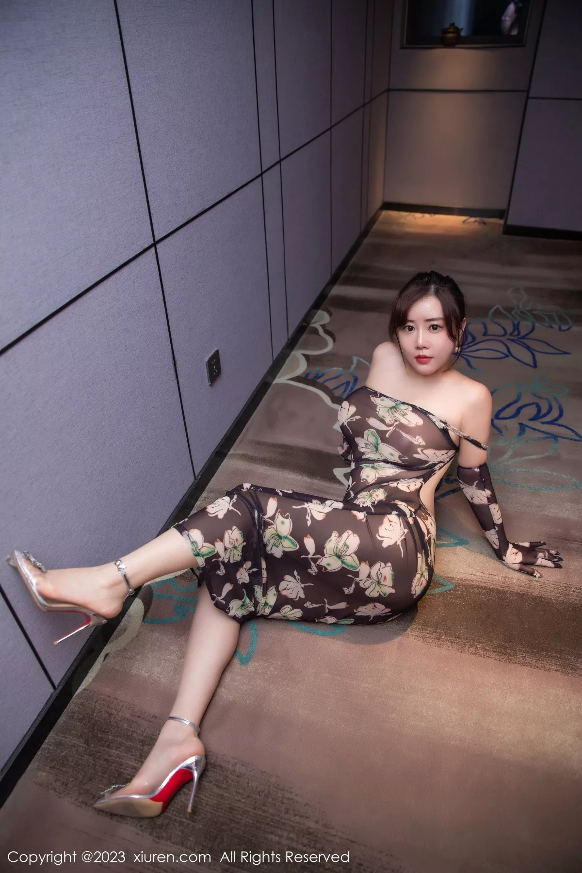 秀人集.com_[XiuRen秀人网]No.6265_模特王婉悠Queen性感深褐色连衣长裙真空秀惹火身材诱惑写真50P