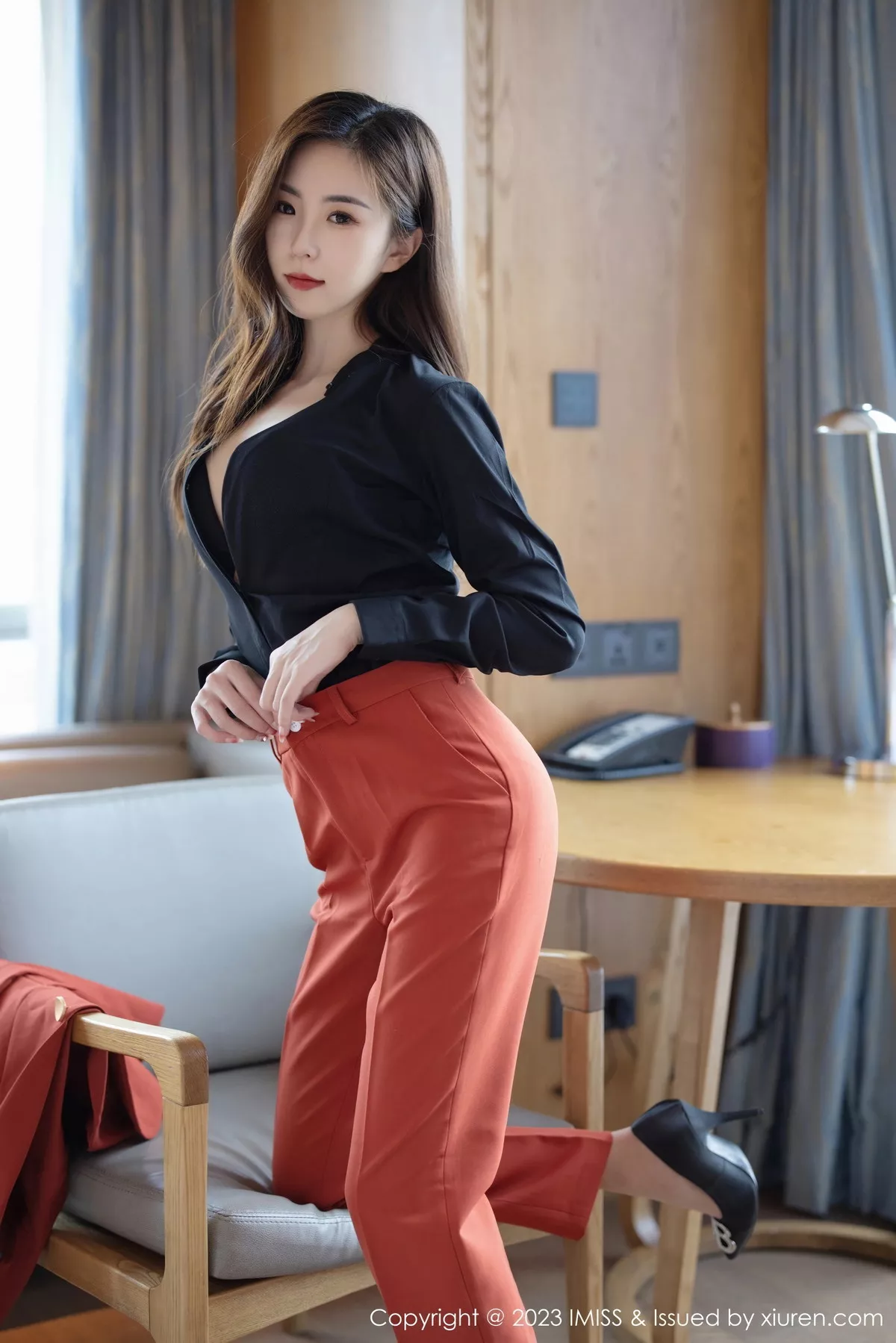 秀人集.com_[IMISS爱蜜社]Vol.717_模特杨紫嫣candy脱职场OL露性感黑色内衣原色丝袜迷人诱惑写真64P