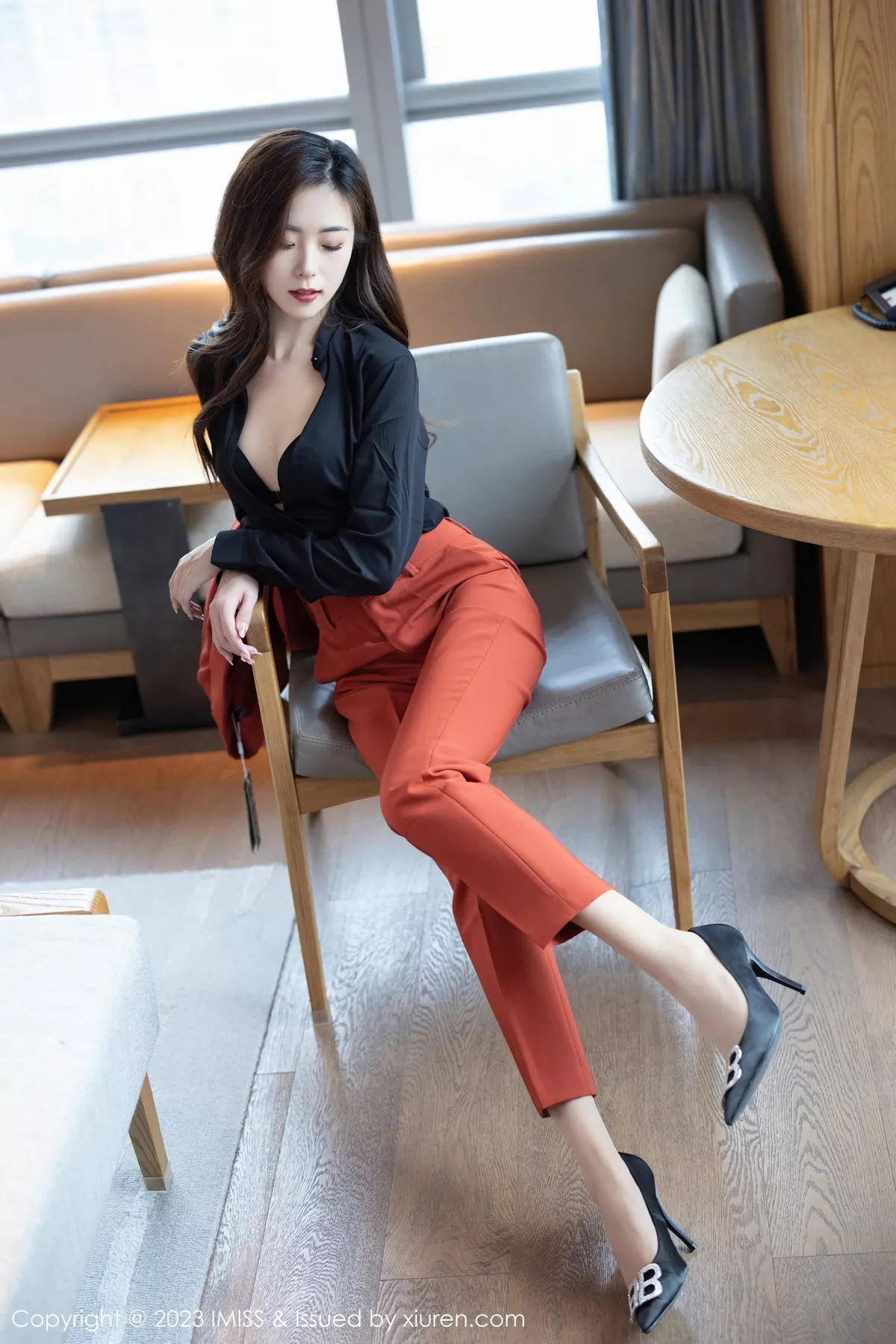 秀人集.com_[IMISS爱蜜社]Vol.717_模特杨紫嫣candy脱职场OL露性感黑色内衣原色丝袜迷人诱惑写真64P