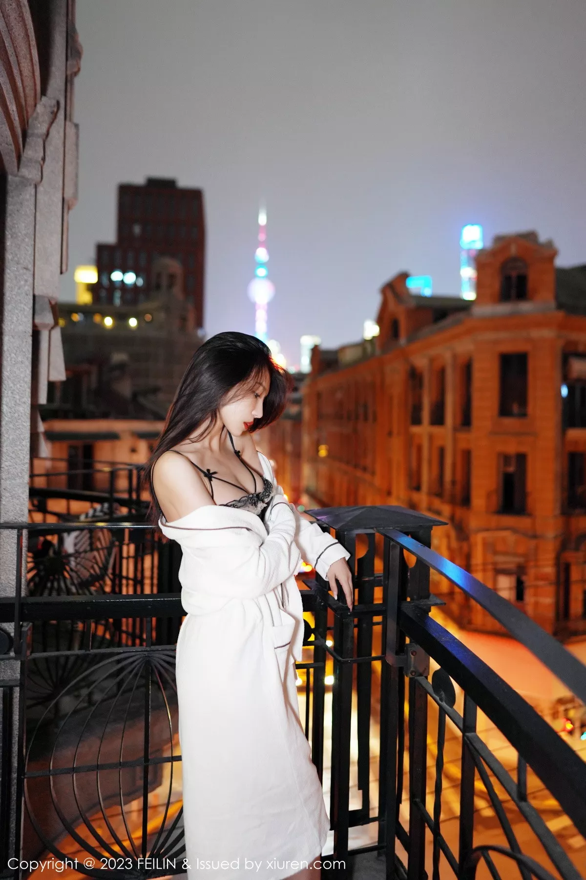 秀人集.com_[FeiLin嗲囡囡]VOL.464_女神冯木木LRIS私房脱白色睡袍露黑色内衣配黑丝吊袜诱惑写真89P