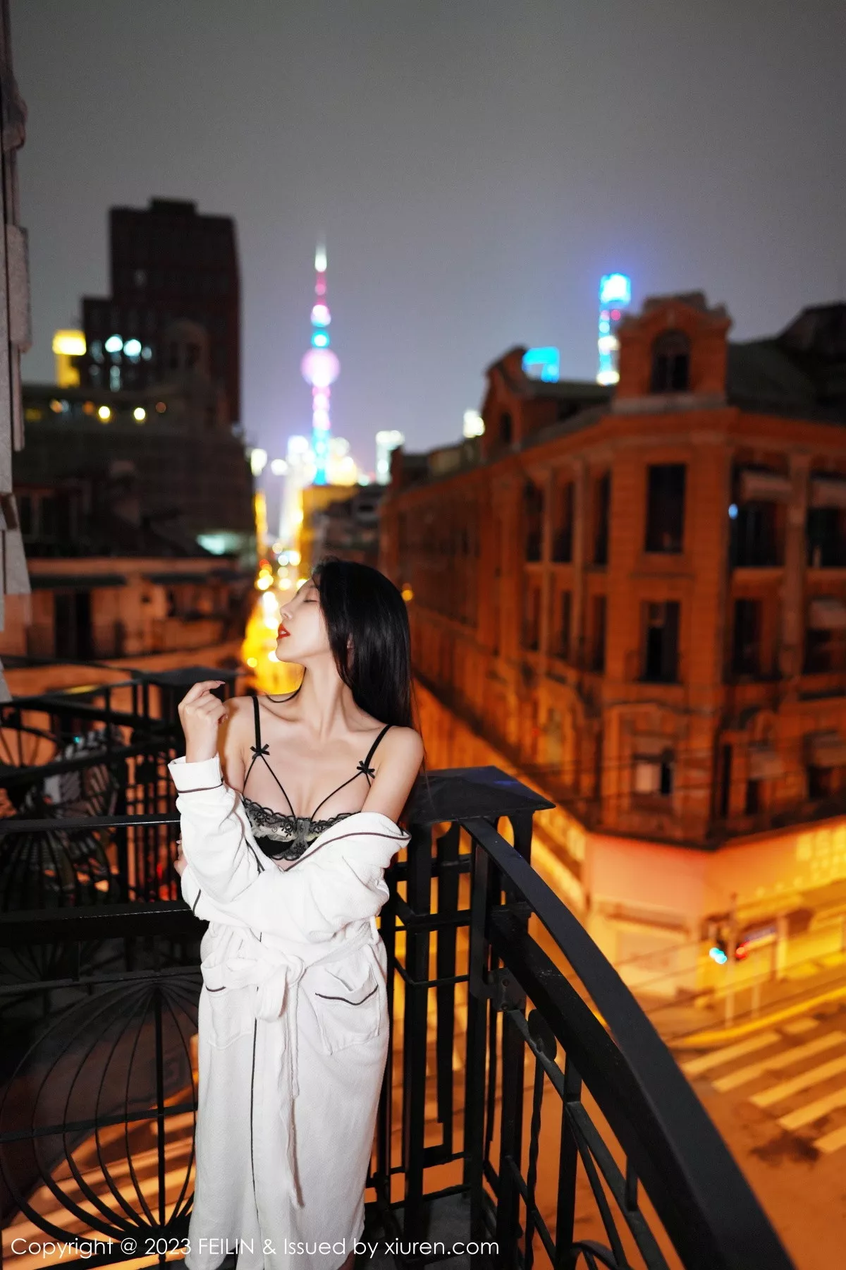 秀人集.com_[FeiLin嗲囡囡]VOL.464_女神冯木木LRIS私房脱白色睡袍露黑色内衣配黑丝吊袜诱惑写真89P