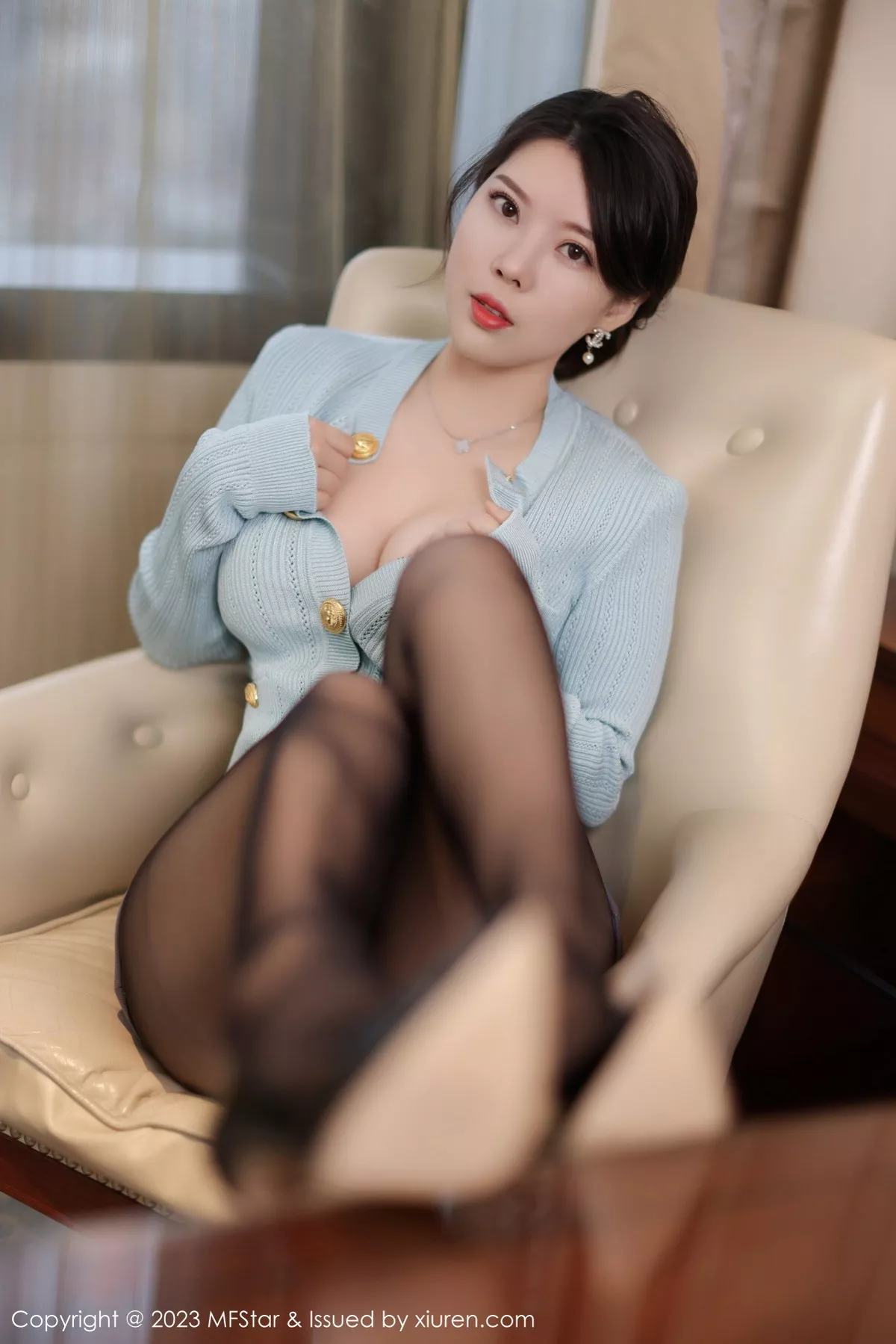秀人集.com_[MFStar模范学院]Vol.582_模特白茹雪阳朔旅拍性感淡蓝上衣配灰短裙露黑色内衣诱惑写真60P