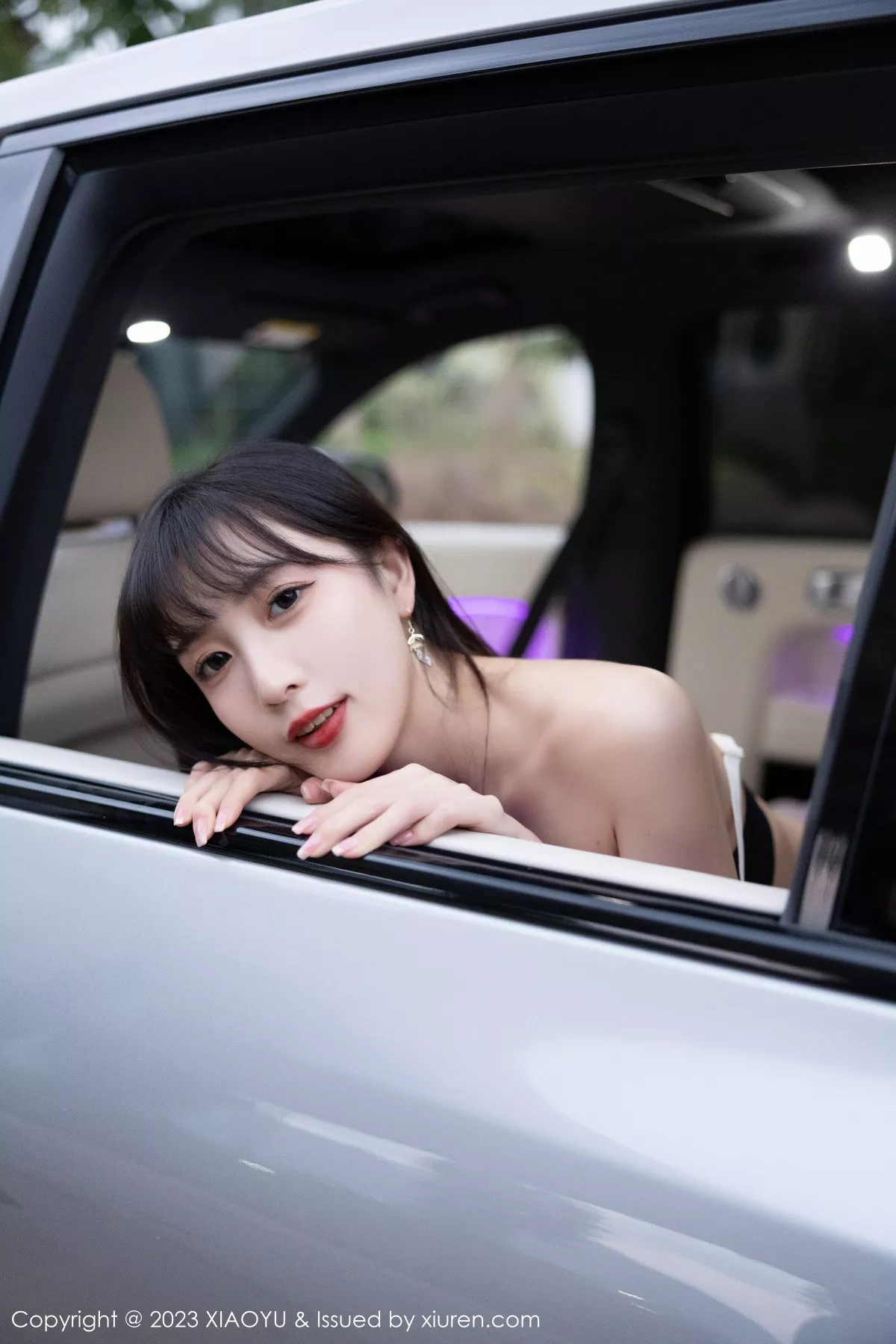 秀人集.com_[XiaoYu画语界]Vol.950_模特林星阑户外车拍性感黑色内衣配黑丝吊袜秀曼妙身姿诱惑写真85P