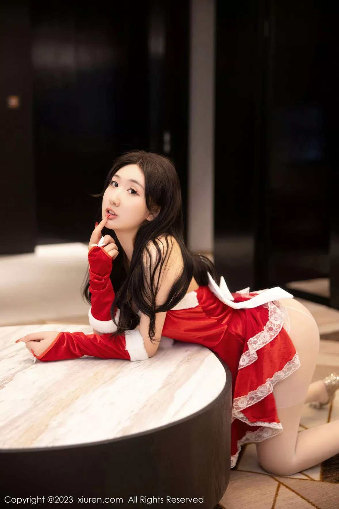 秀人集.com_[XiuRen秀人网]No.6163_模特江真真性感红色贺新年服配白色蕾丝袜秀白嫩美腿迷人写真87P