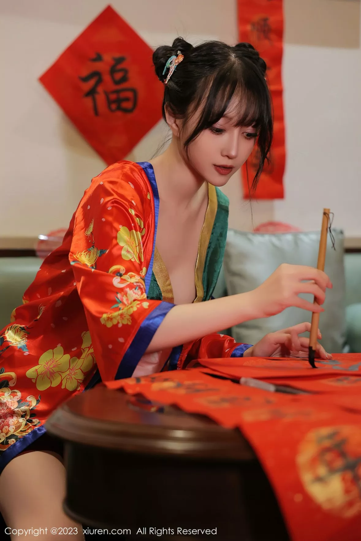 秀人集.com_[XiuRen秀人网]No.6167_模特玥儿玥新春主题私房半脱露曼妙身姿对联遮身撩人诱惑写真57P