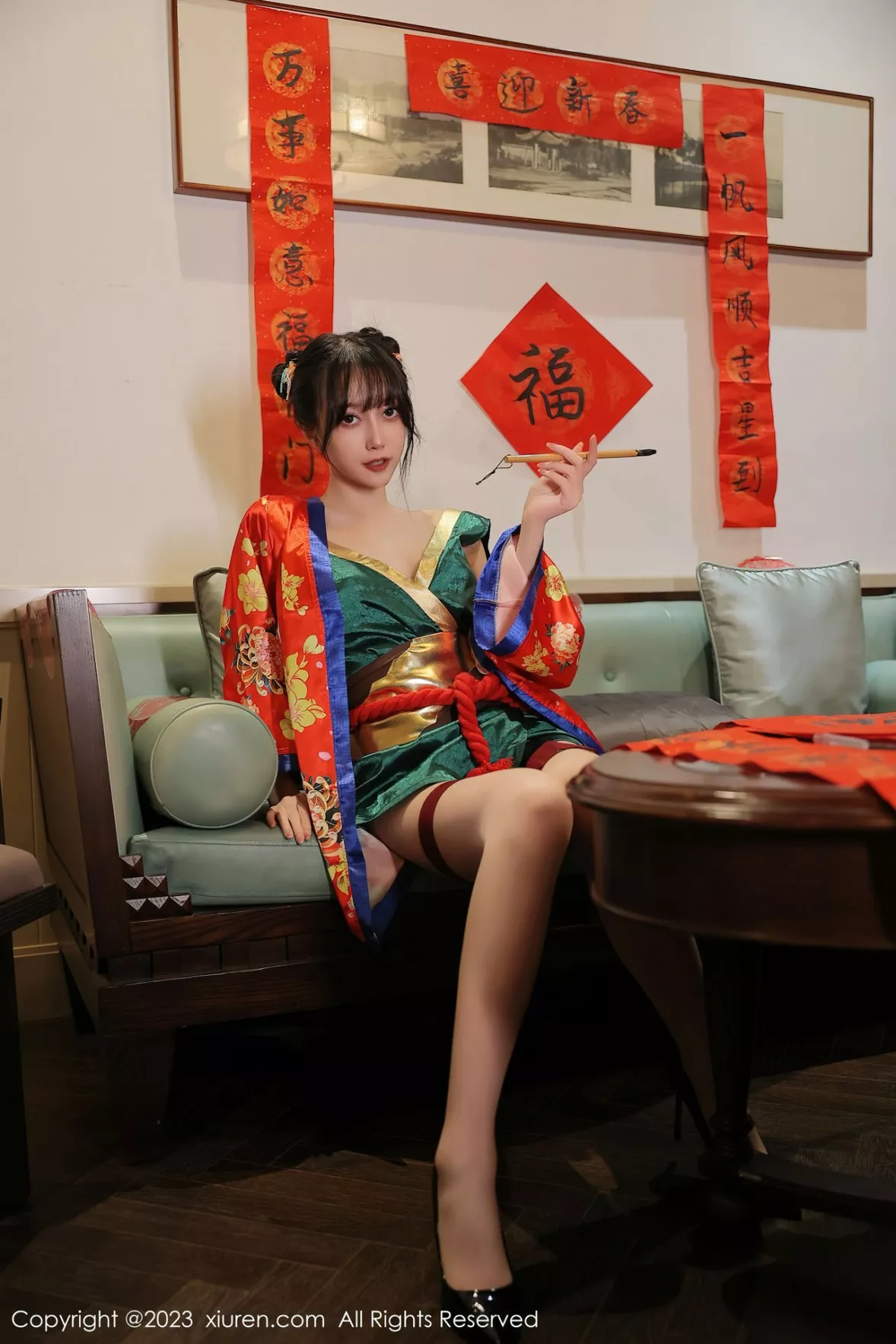 秀人集.com_[XiuRen秀人网]No.6167_模特玥儿玥新春主题私房半脱露曼妙身姿对联遮身撩人诱惑写真57P