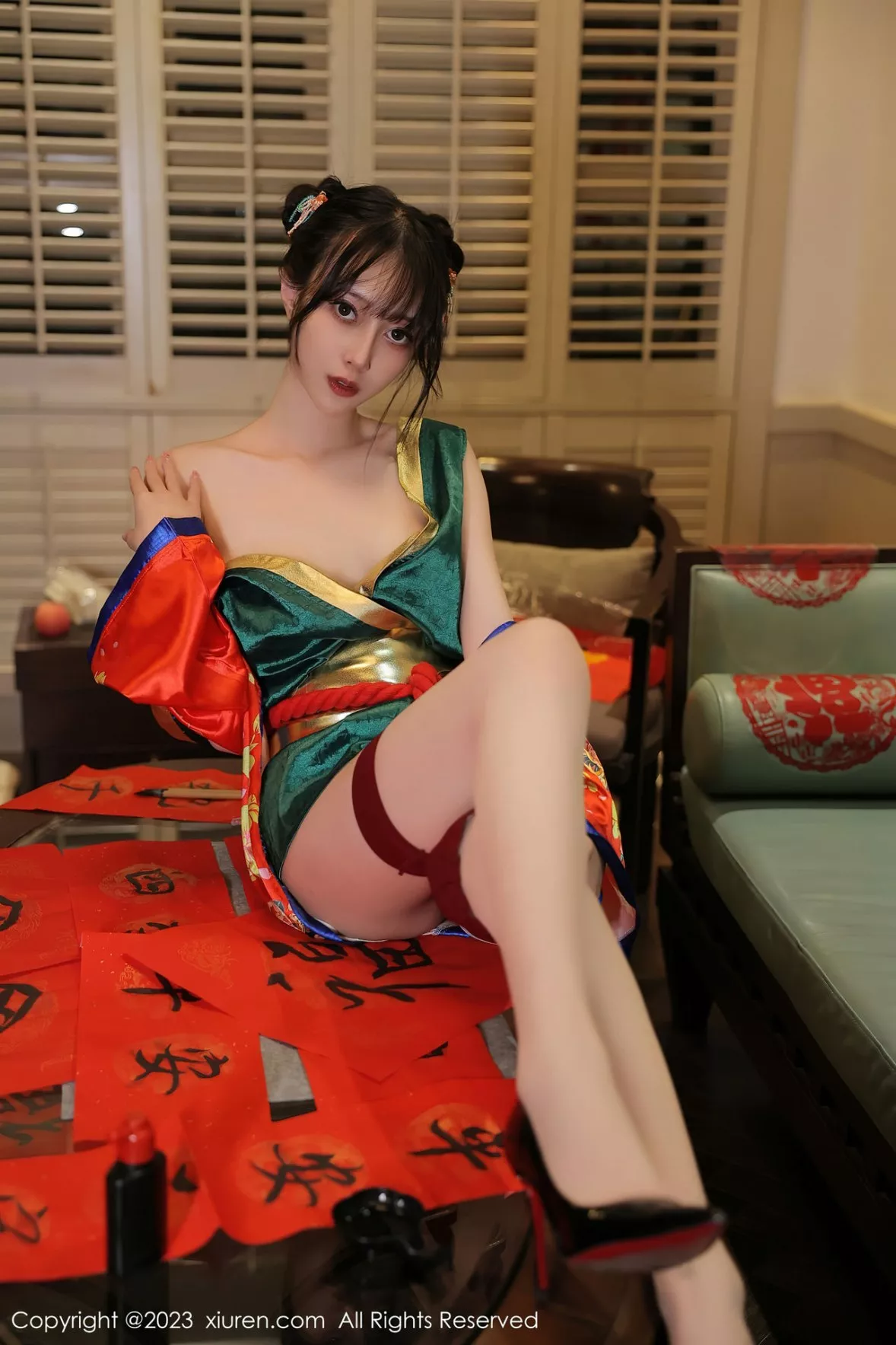 秀人集.com_[XiuRen秀人网]No.6167_模特玥儿玥新春主题私房半脱露曼妙身姿对联遮身撩人诱惑写真57P