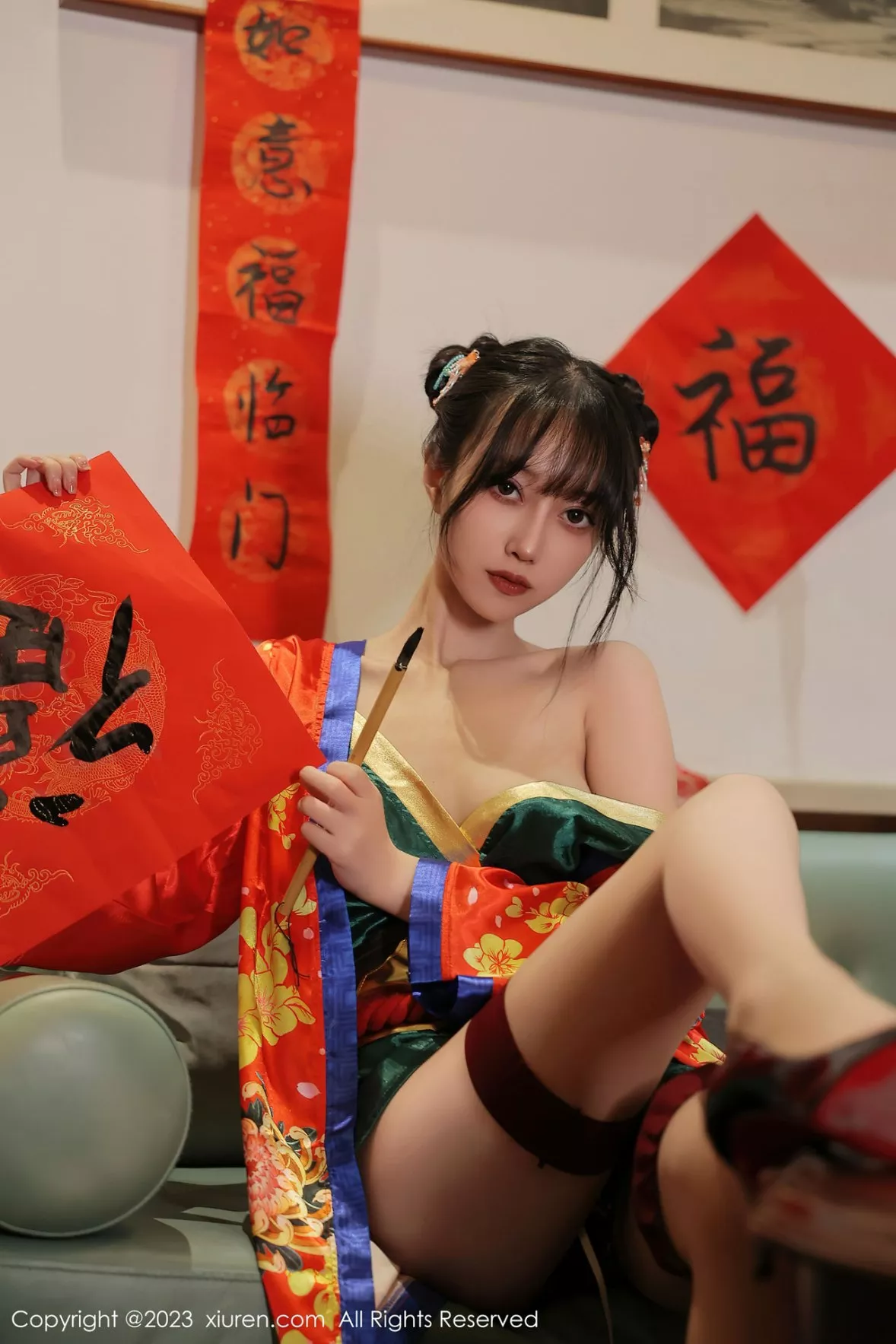 秀人集.com_[XiuRen秀人网]No.6167_模特玥儿玥新春主题私房半脱露曼妙身姿对联遮身撩人诱惑写真57P