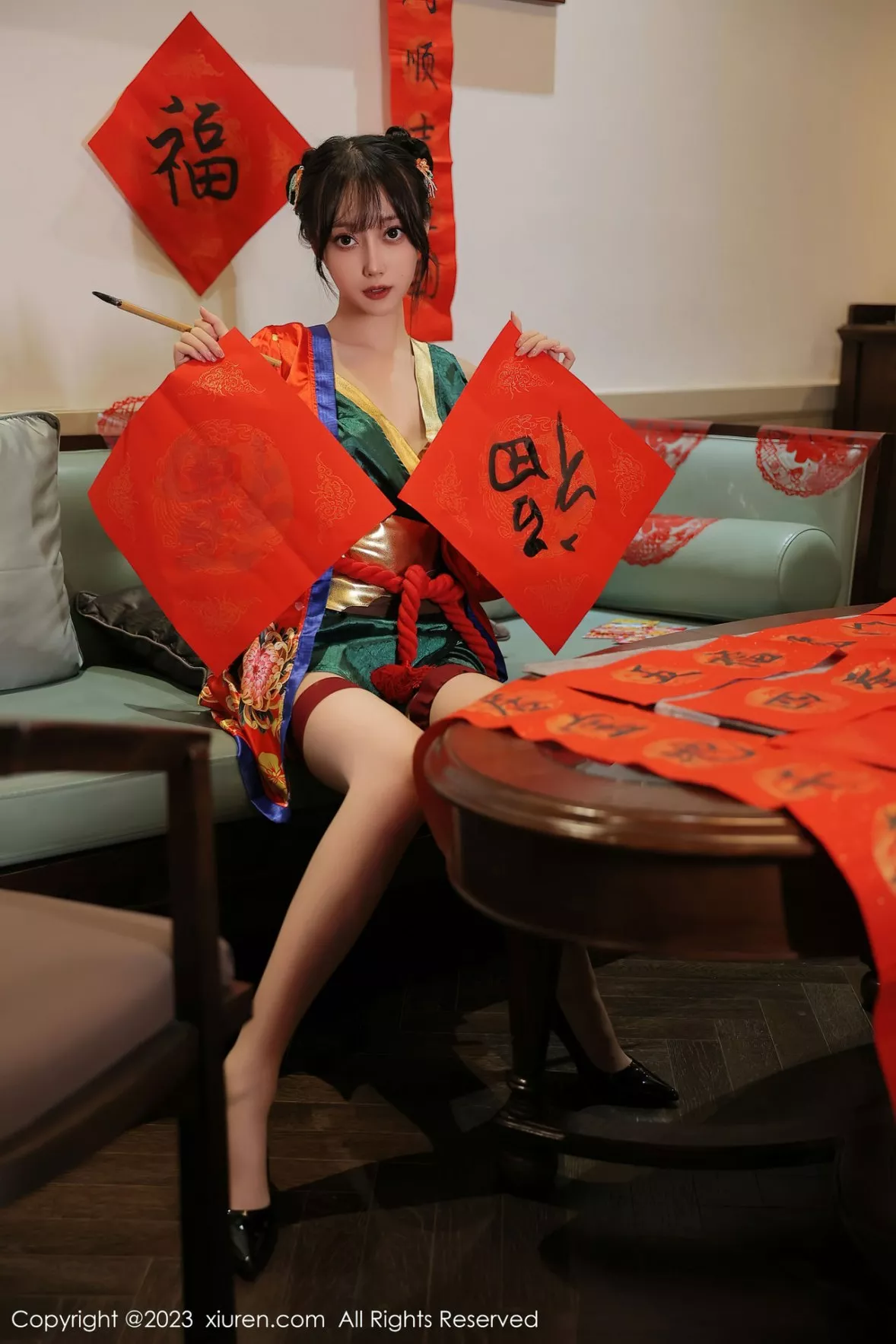 秀人集.com_[XiuRen秀人网]No.6167_模特玥儿玥新春主题私房半脱露曼妙身姿对联遮身撩人诱惑写真57P