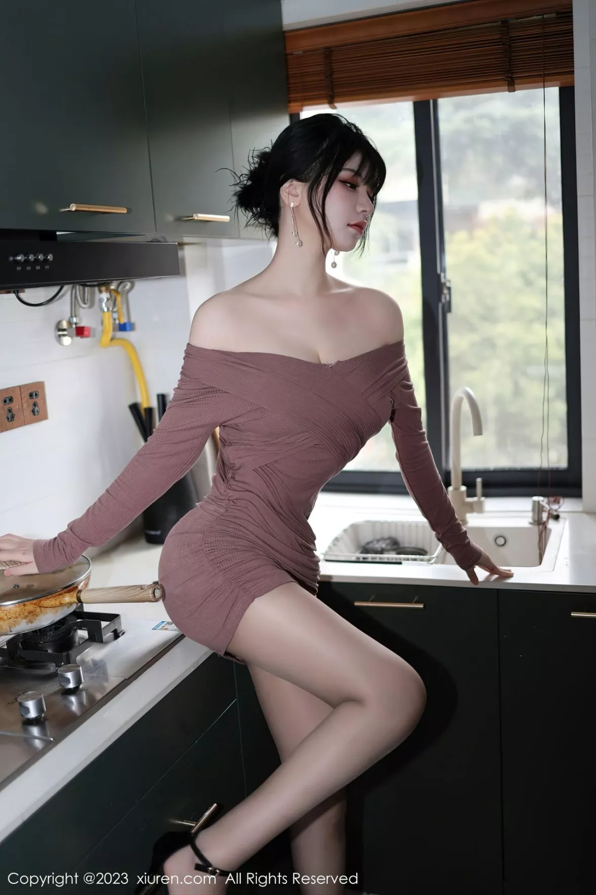 秀人集.com_[XiuRen秀人网]No.6178_模特桃桃子_私房性感厨娘装扮超薄无内肉丝秀翘臀美腿诱惑写真82P