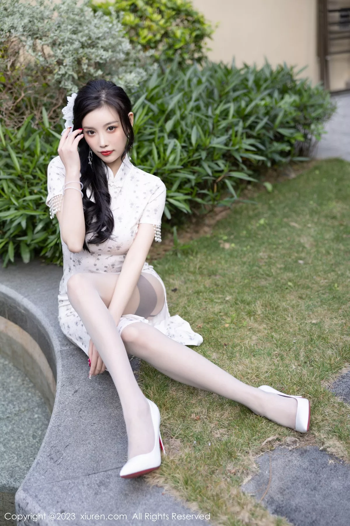 秀人集.com_[XiuRen秀人网]No.6186_女神杨晨晨Yome白色带图案旗袍露性感灰色内衣完美诱惑写真86P