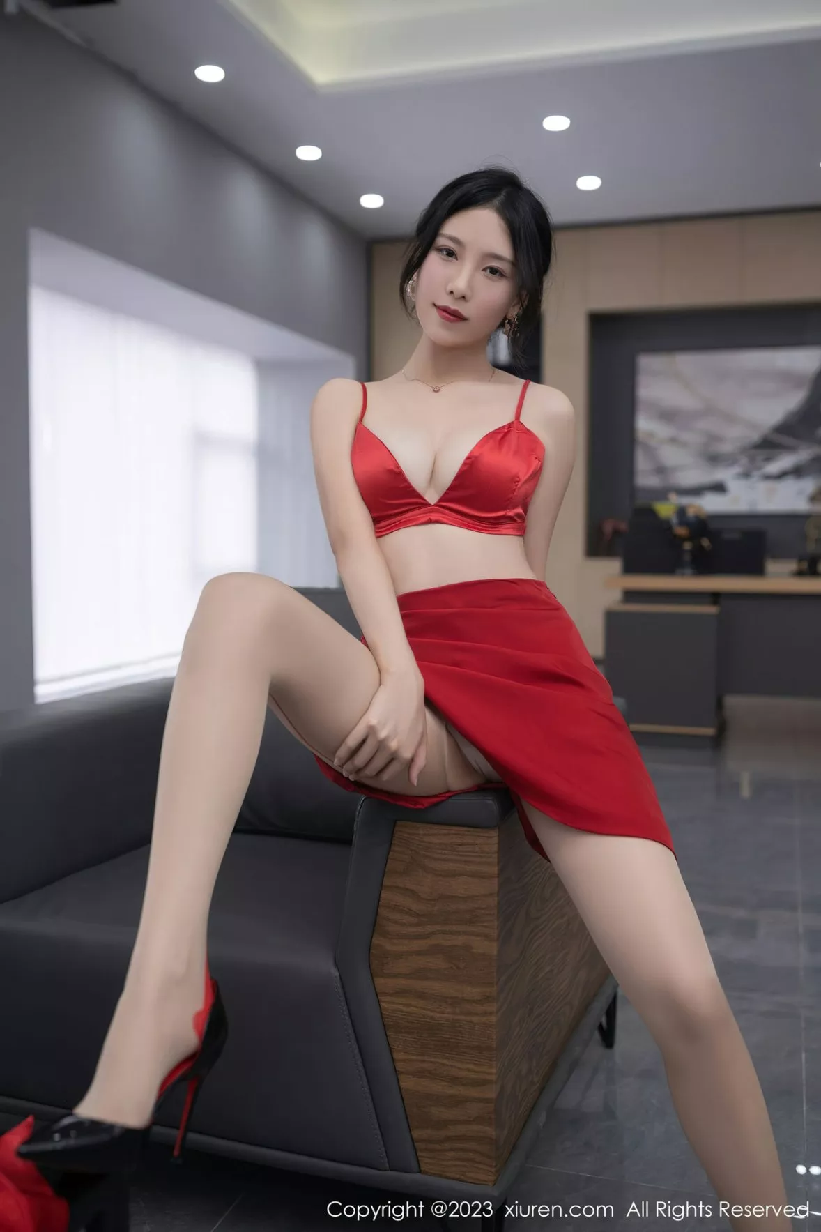 秀人集.com_[XiuRen秀人网]No.6189_模特利世女老板角色红色薄透上衣配红短裙露红色内衣诱惑写真73P