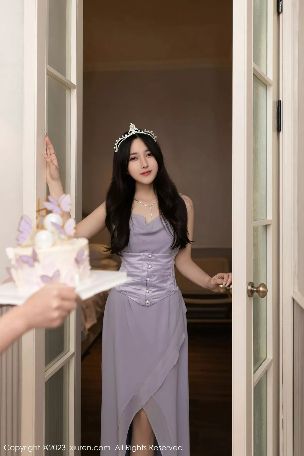 秀人集.com_[XiuRen秀人网]No.6286_模特鱼子酱Fish生日篇主题紫灰色连衣长裙秀曼妙身姿迷人写真83P