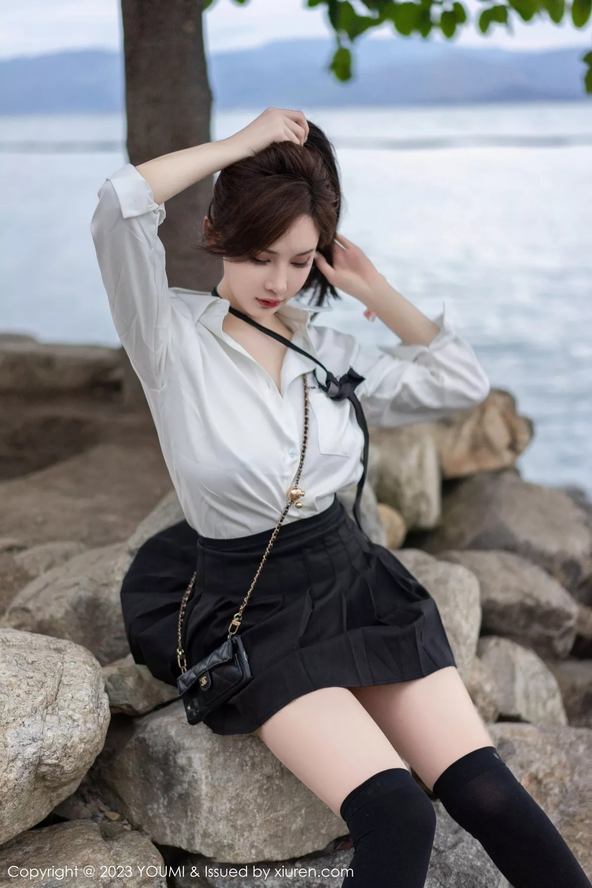 秀人集.com_[YouMi尤蜜荟]Vol.903_女神Carol周妍希大理旅拍性感白T配黑短裙秀完美身材迷人写真100P