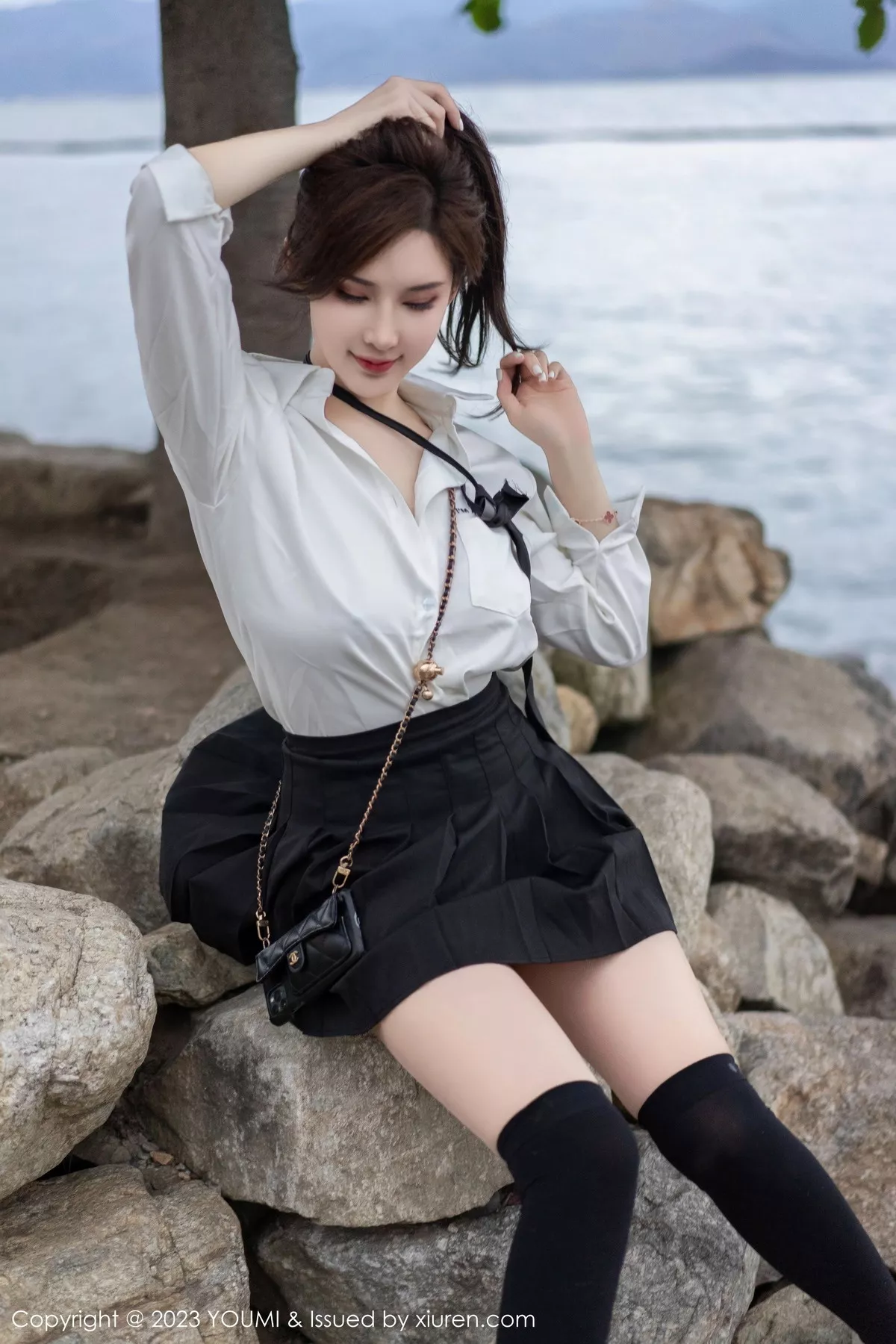 秀人集.com_[YouMi尤蜜荟]Vol.903_女神Carol周妍希大理旅拍性感白T配黑短裙秀完美身材迷人写真100P