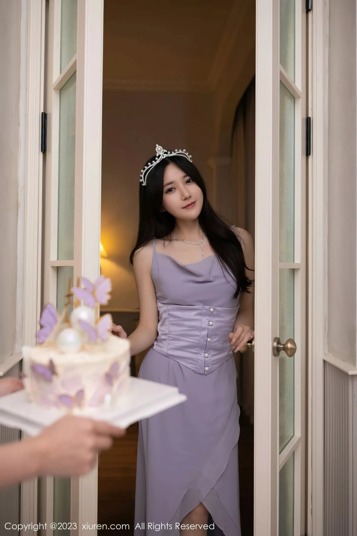 秀人集.com_[XiuRen秀人网]No.6286_模特鱼子酱Fish生日篇主题紫灰色连衣长裙秀曼妙身姿迷人写真83P