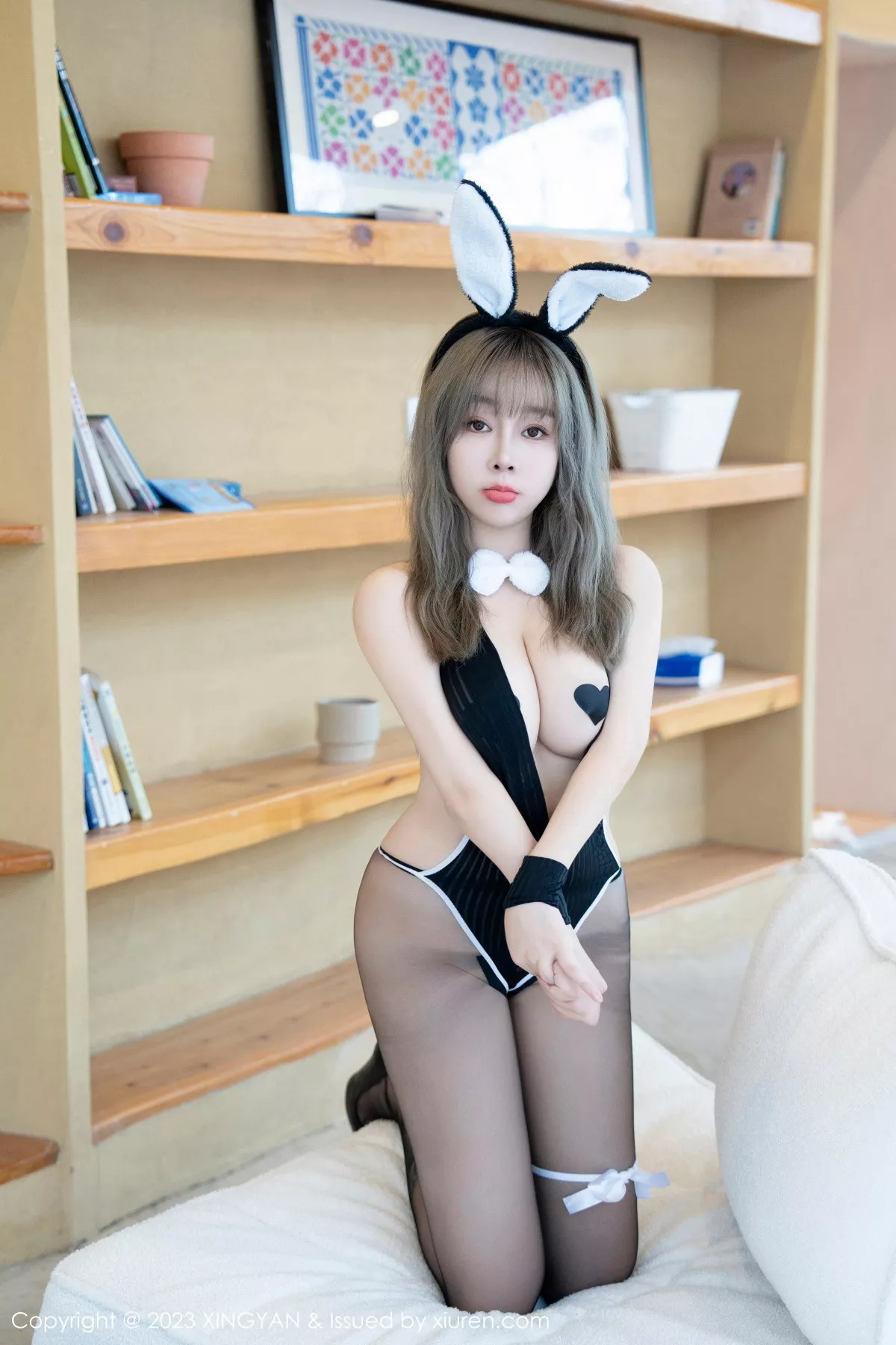 秀人集.com_[XINGYAN星颜社]VOL.173_女神王雨纯性感兔女郎开胸服饰配魅惑黑丝秀完美身材诱惑写真80P