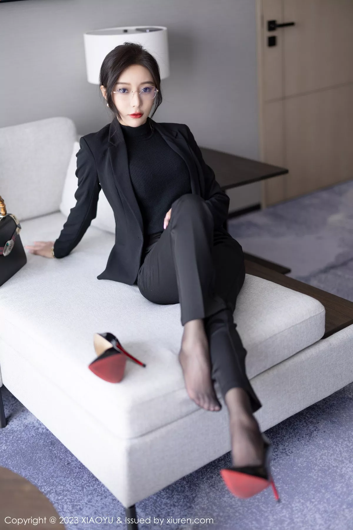 秀人集.com_[XiaoYu画语界]Vol.974_女神王馨瑶yanni性感黑色Ol装露黑色蕾丝内衣超薄黑丝诱惑写真93P