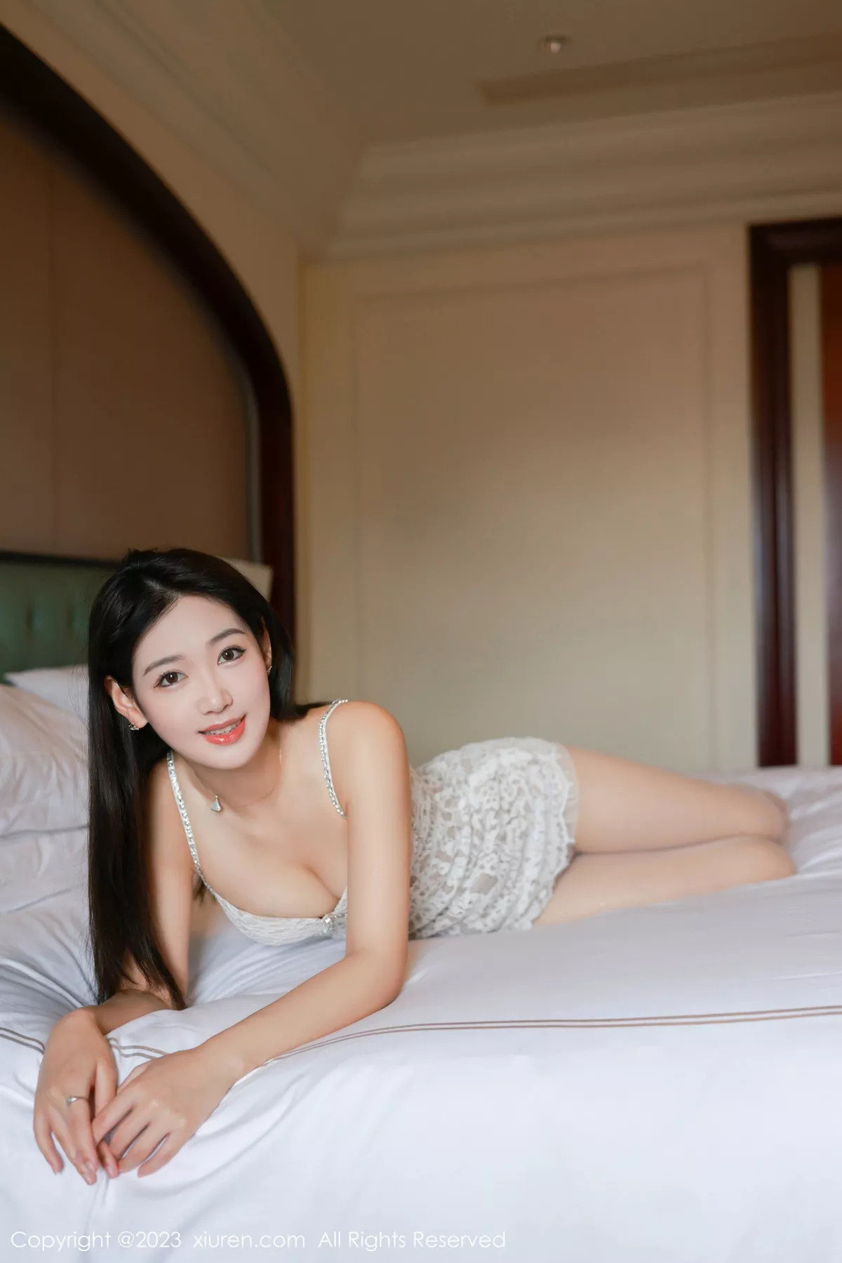 秀人集.com_[XiuRen秀人网]No.6331_模特唐安琪性感白色蕾丝吊带裙配开档白丝秀曼妙身姿诱惑写真79P