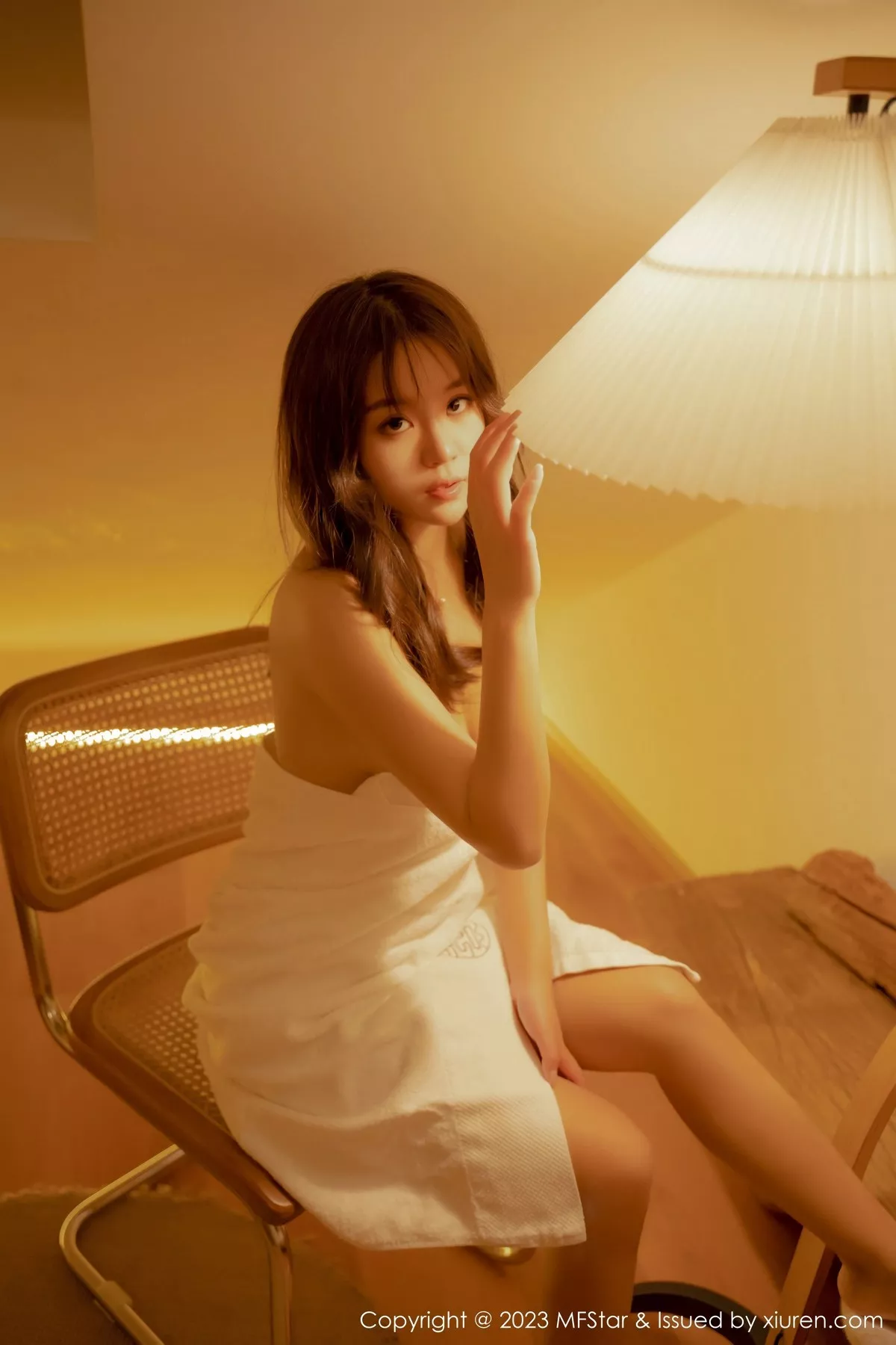 秀人集.com_[MFStar模范学院]Vol.590_新人模特小樱花baby沐浴后出镜白色浴袍秀丰满身材诱惑写真50P